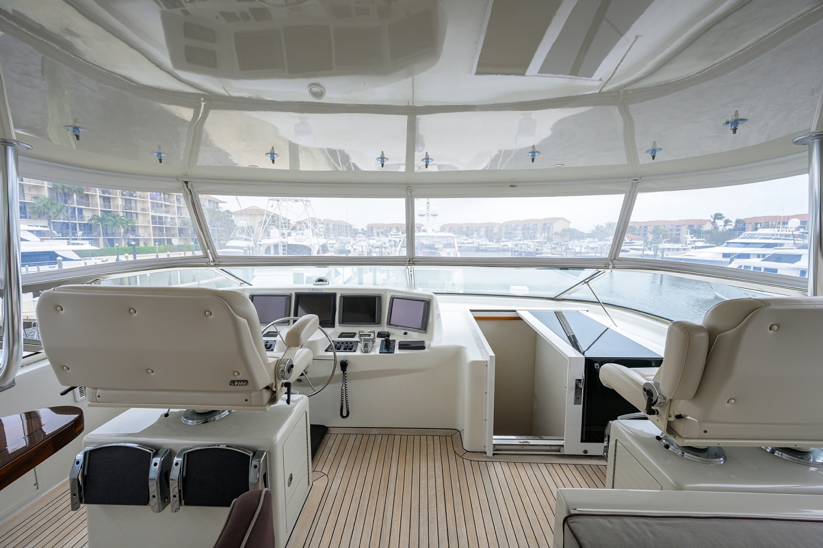 2013 Hatteras 80 Motor Yacht - Image 52