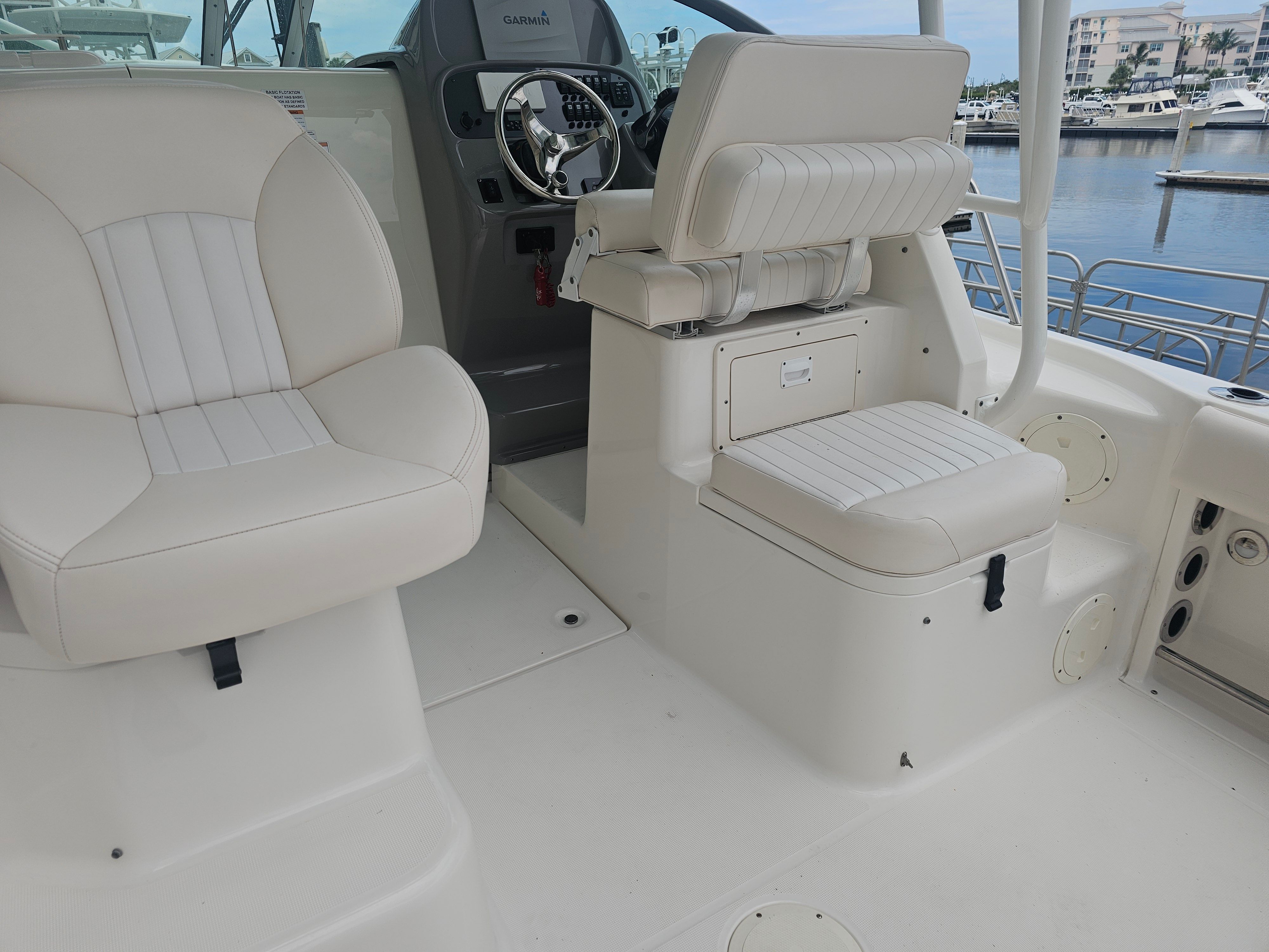 2017 Robalo R265 Walkaround - 10