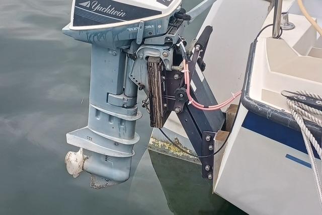 1989 O'Day 272 sailboat with outboard motor attached at the stern.