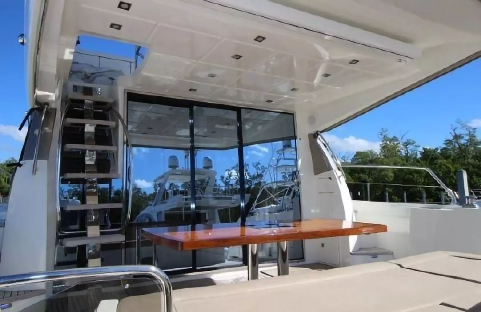 2015 Prestige 550 - Image 11