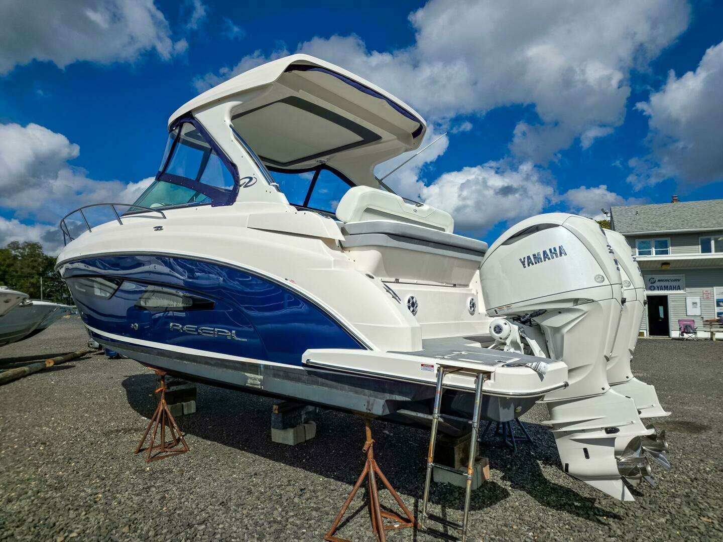 2026 Regal 33 XO - Image 11