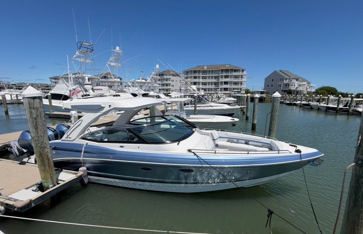 2025 Formula 330 Crossover Bowrider OB