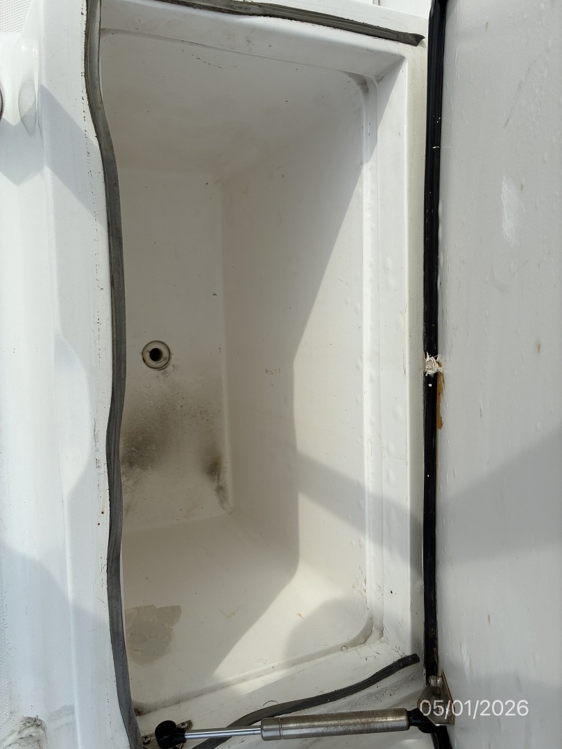 2005 Luhrs Convertible - Image 14
