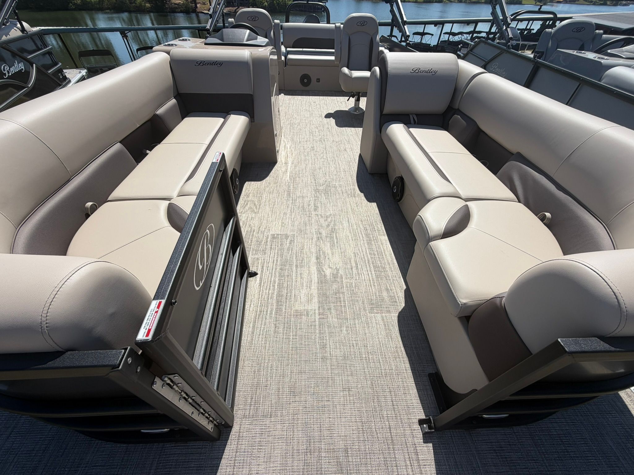 2026 Bentley Pontoons Legacy 240 Swingback - 4