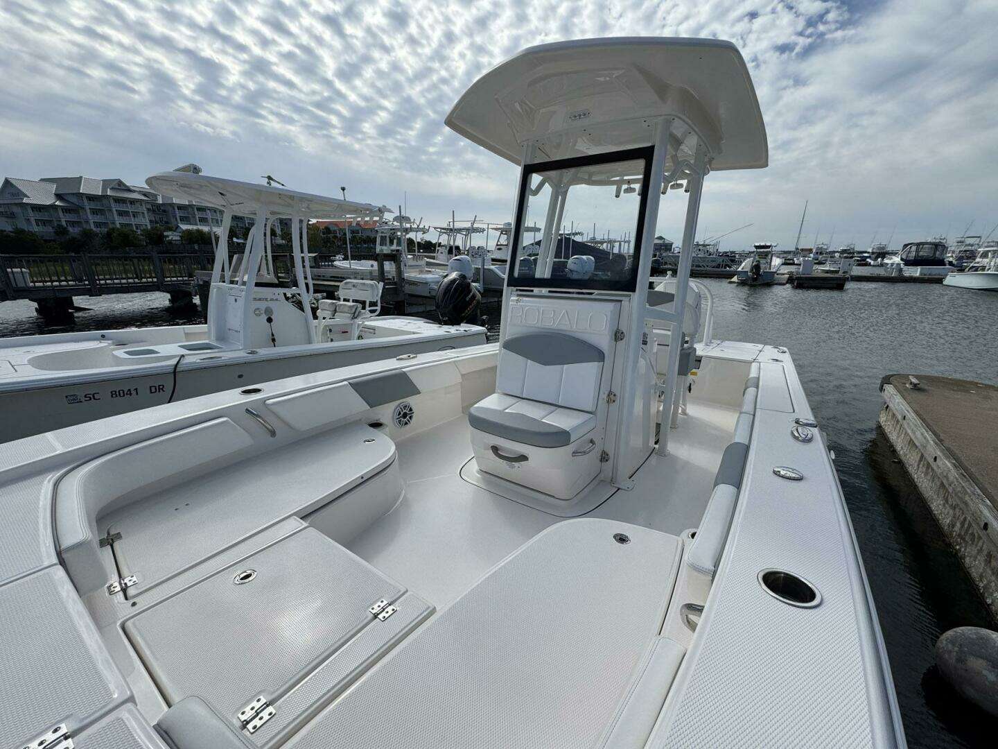 2021 Robalo 246 Cayman - Image 6