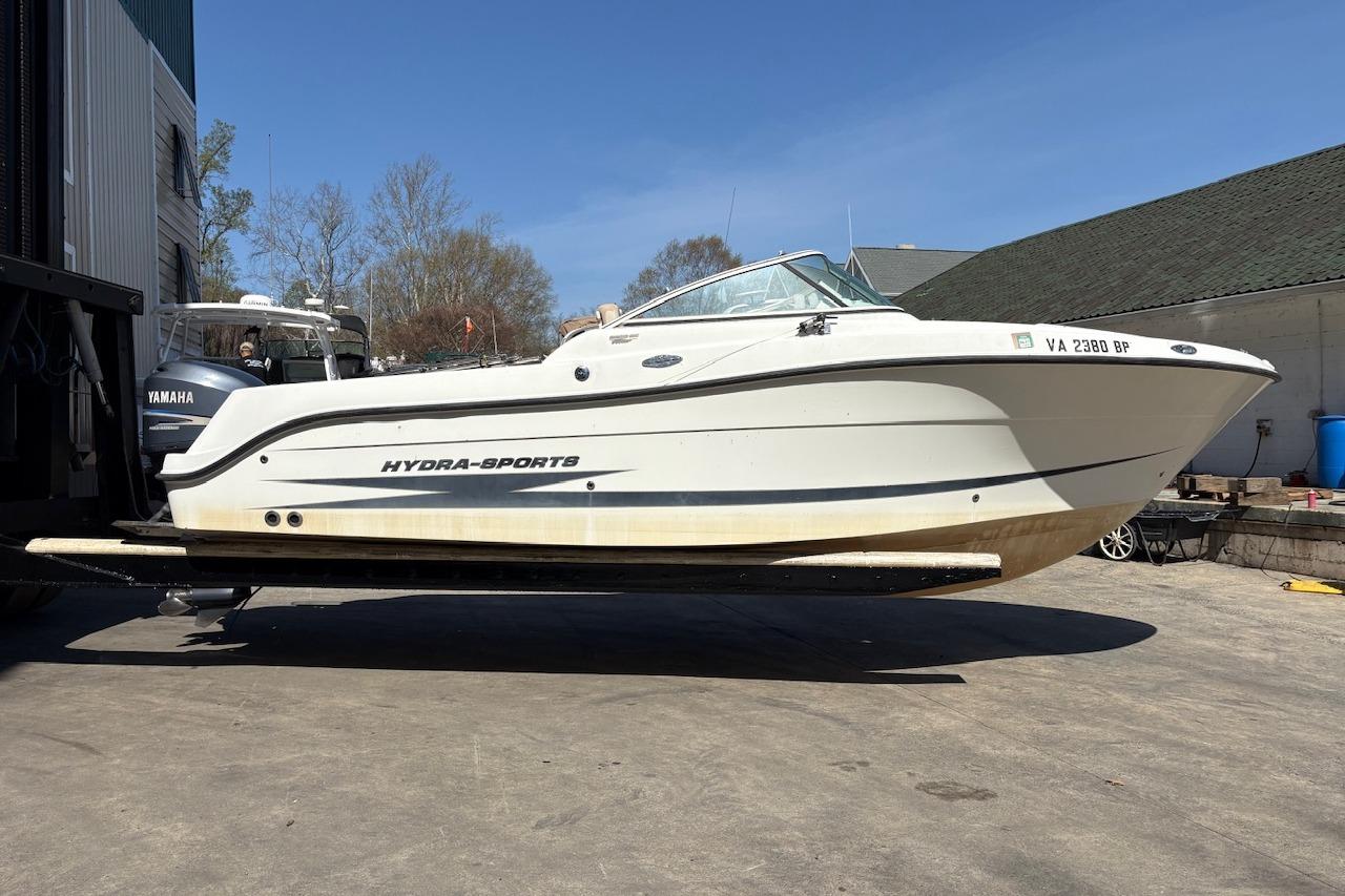 2009 Hydra-Sports 2200 DC