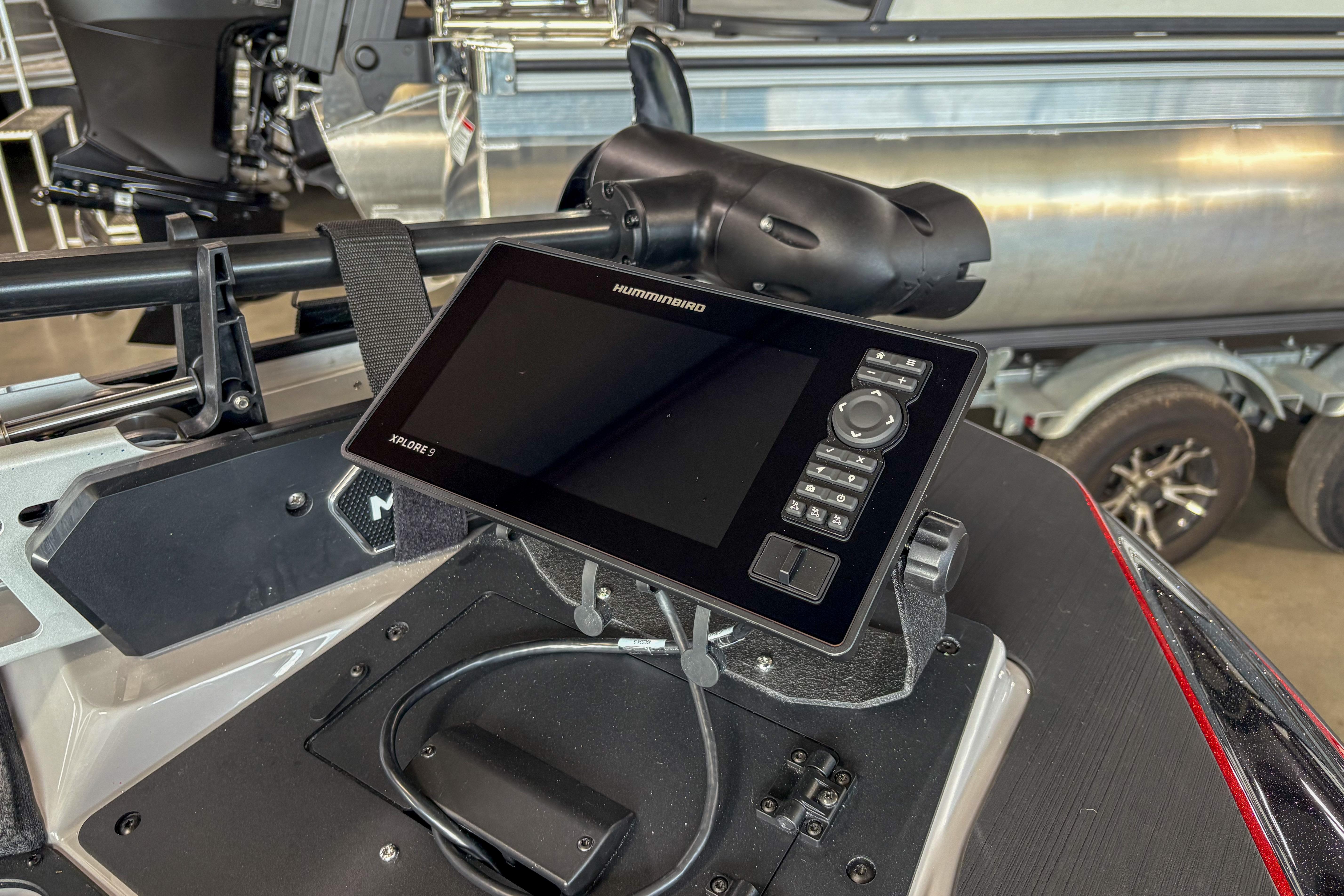2026 Skeeter ZXE20 boat with Humminbird Xplore 9 navigation system.