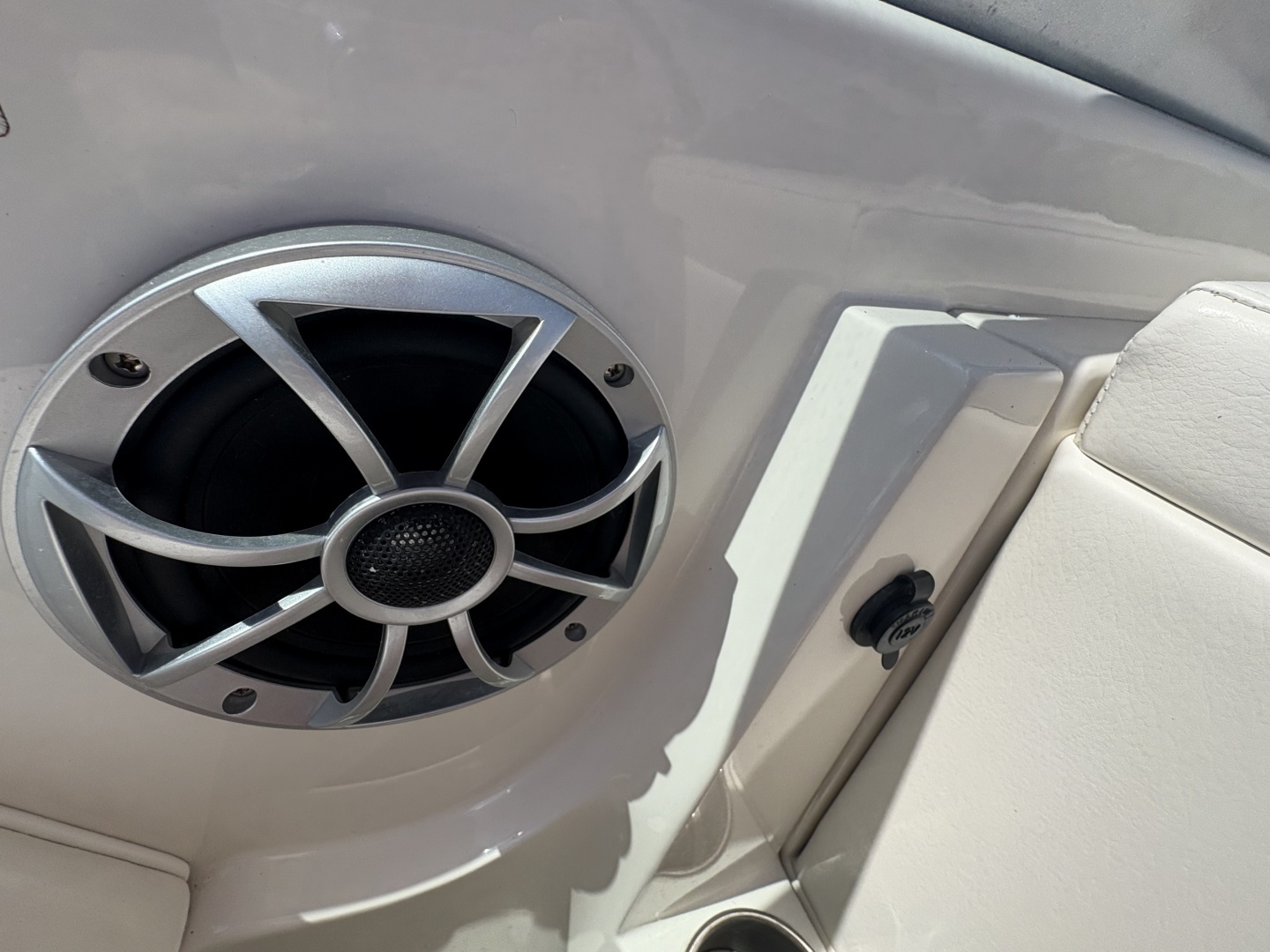 2013 Monterey M5 Sport Boat - Image 19