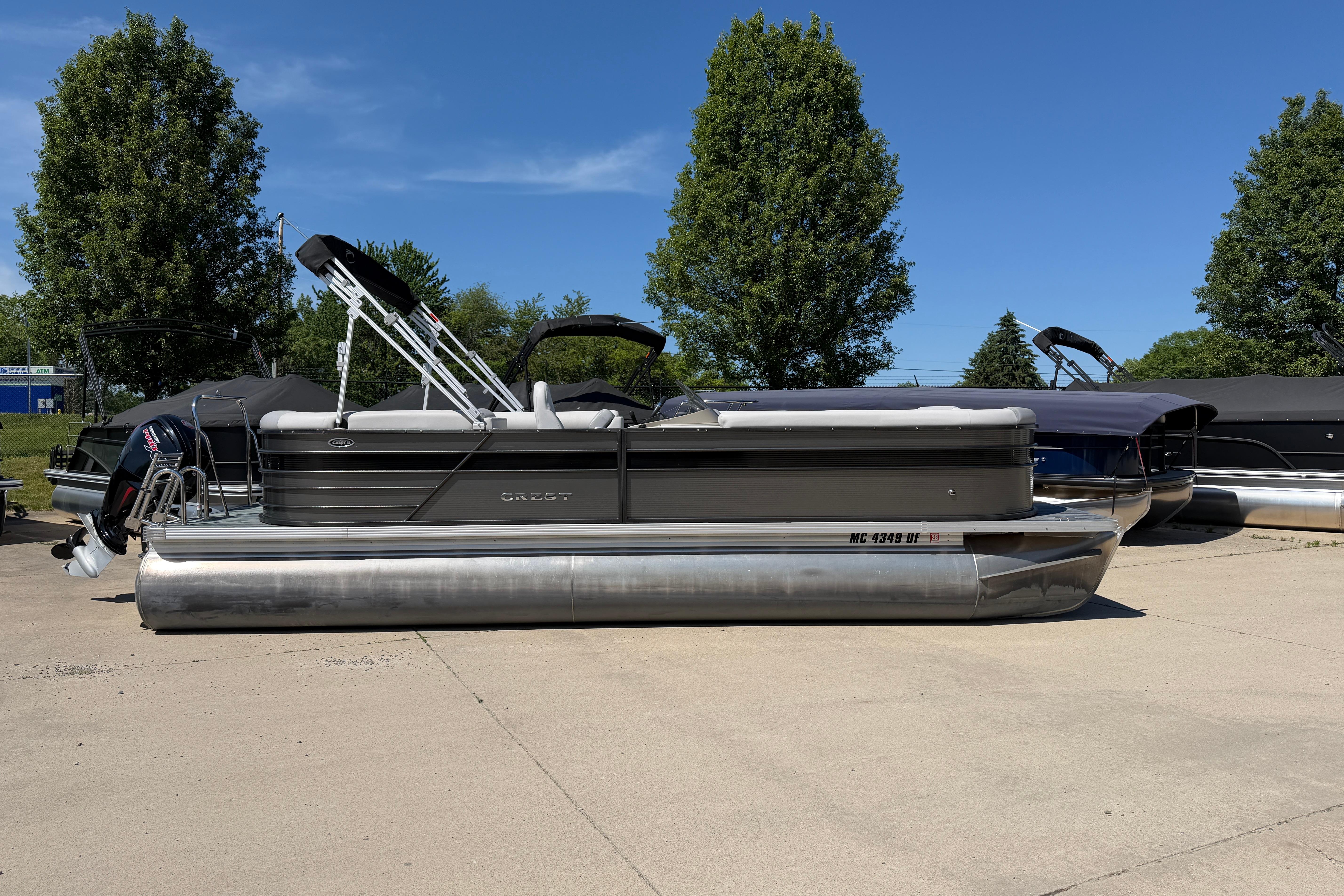 2019 Crest Classic DLX 240 SL