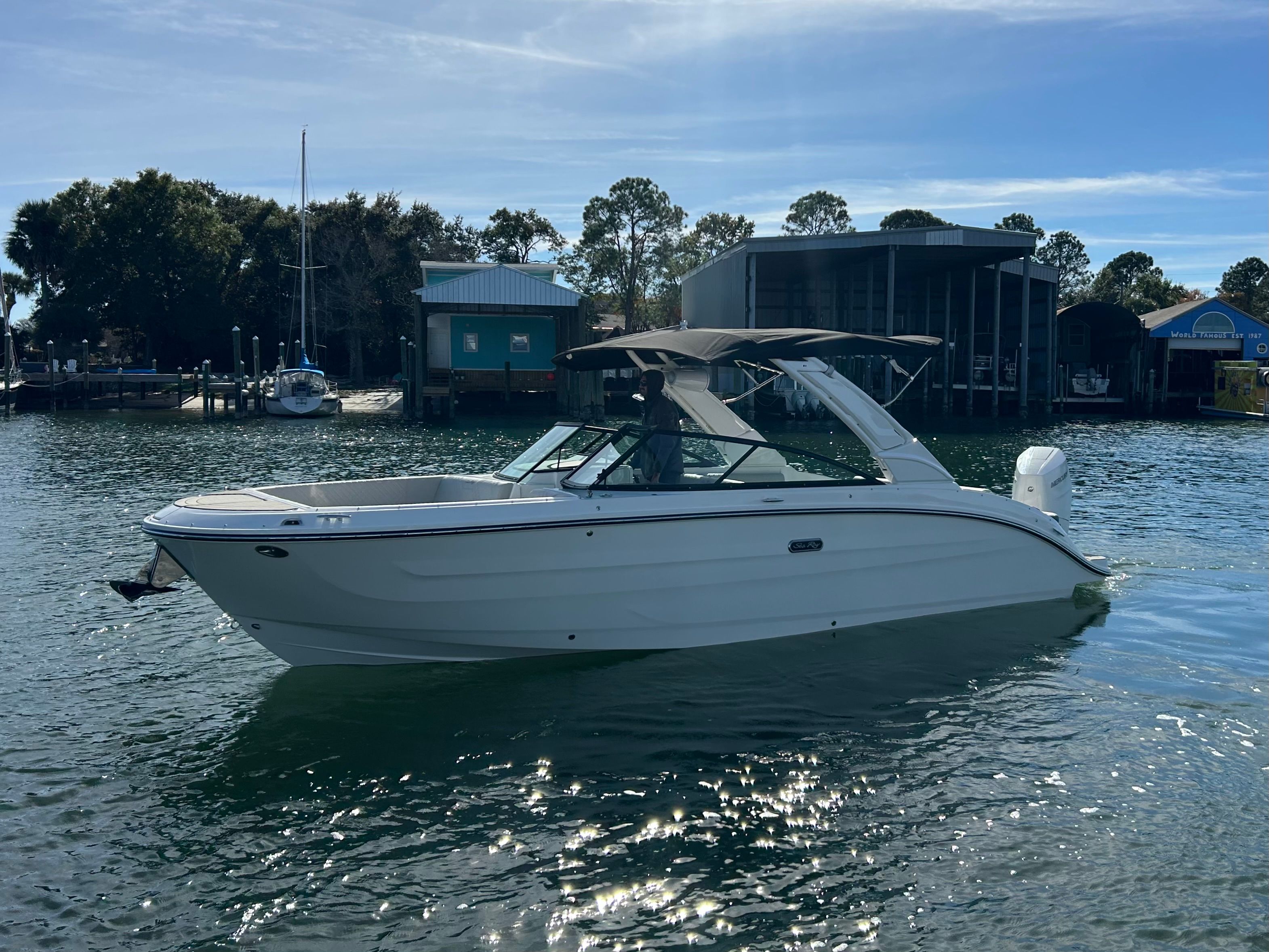2026 Sea Ray SDX 270 Outboard