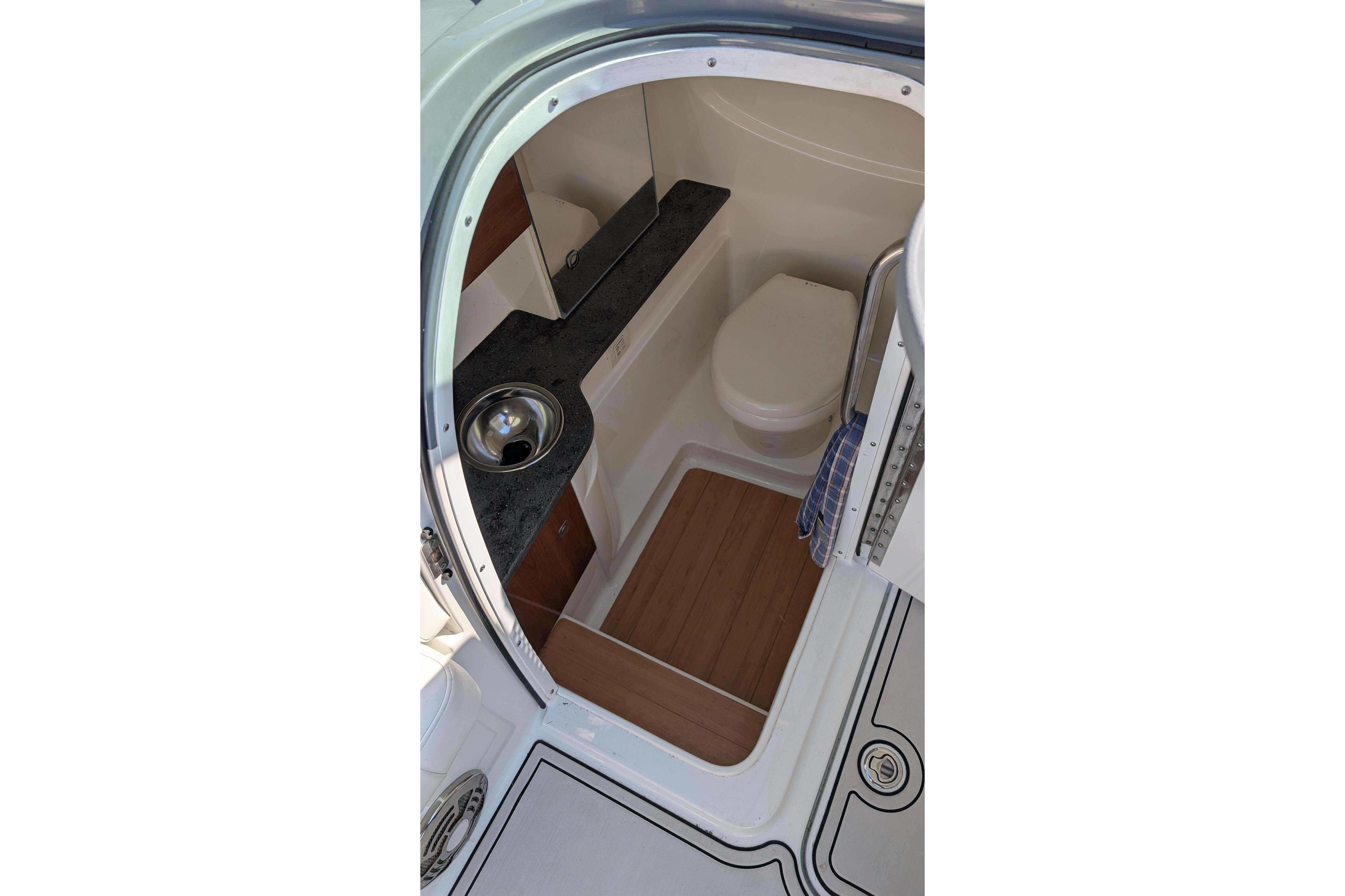 2014 Formula 310 Bowrider - 24