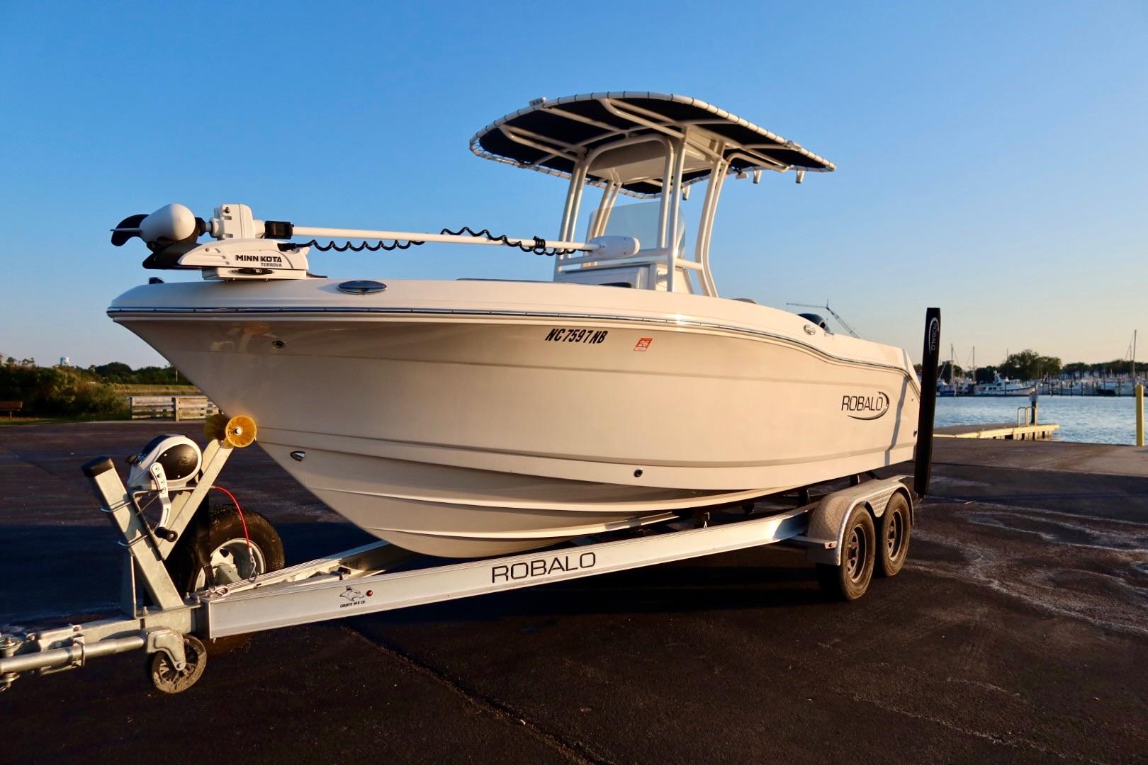 2023 Robalo R200 Center Console