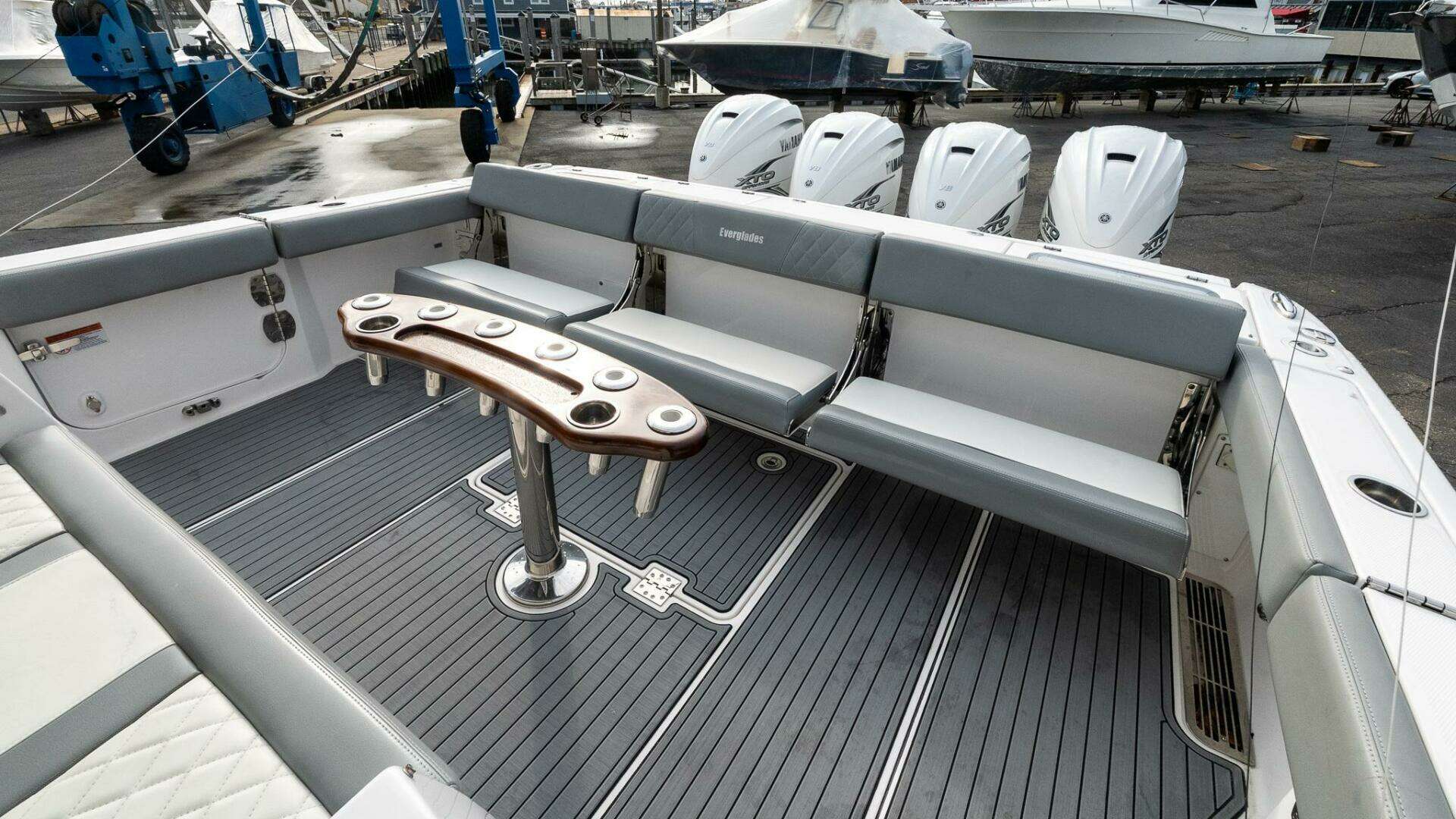 2023 Everglades 455 Center Console - Image 11