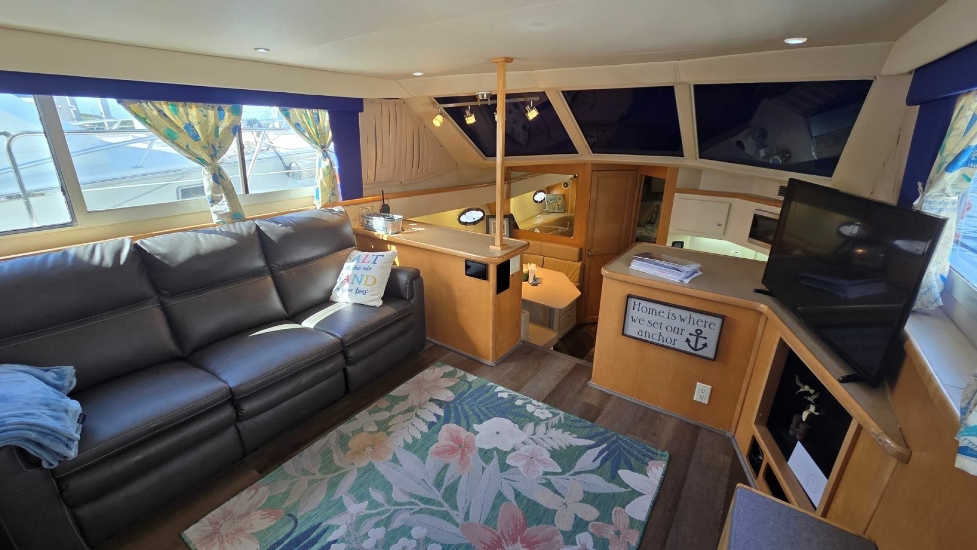 1998 Carver 405 Aft Cabin Motor Yacht - Image 32