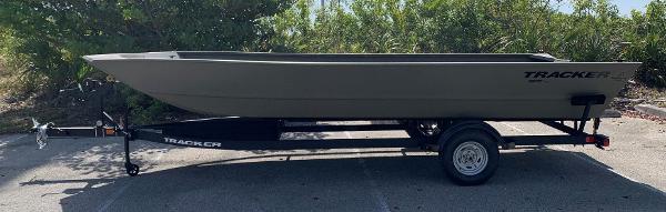 2025 Tracker Grizzly 2072 Utility