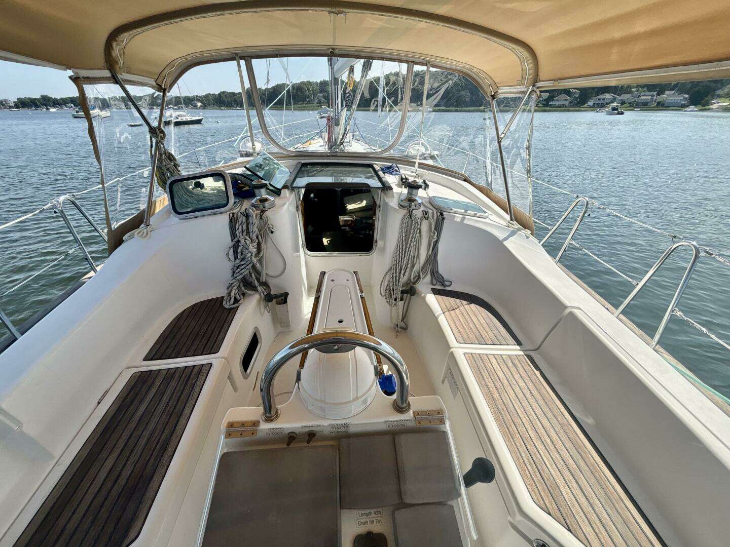 2004 Beneteau 423 - Image 11