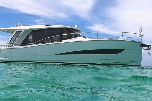 2022 Greenline 39 Hybrid