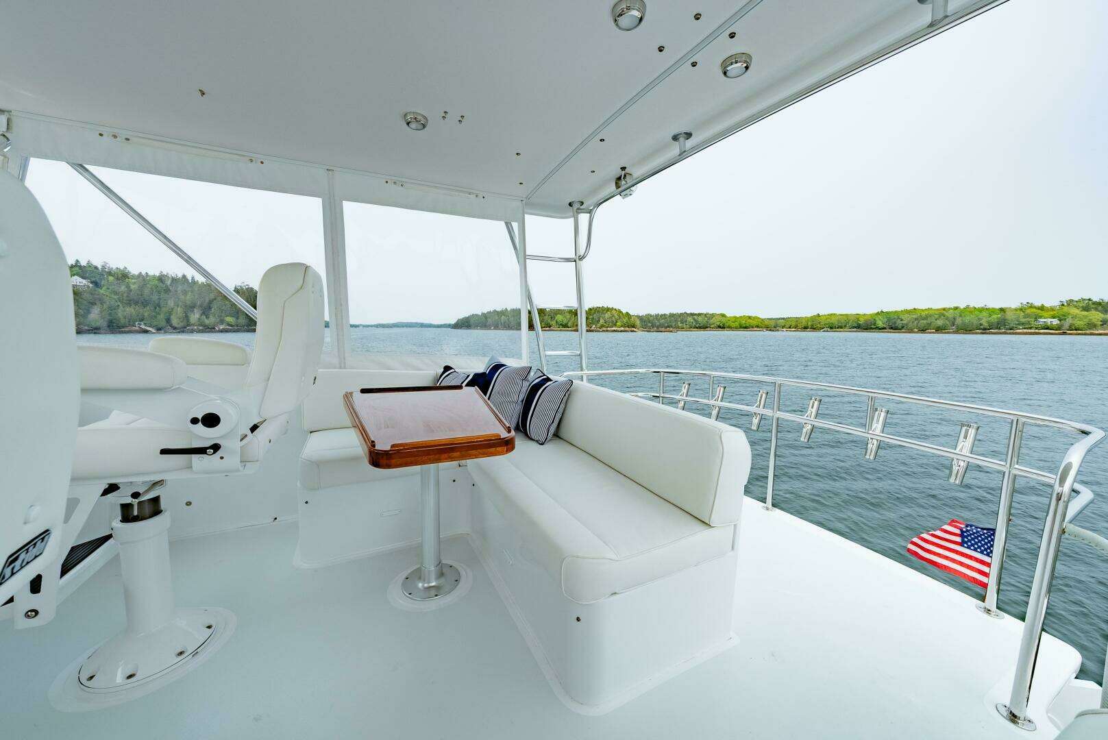 2019 Lowell Flybridge - Image 20