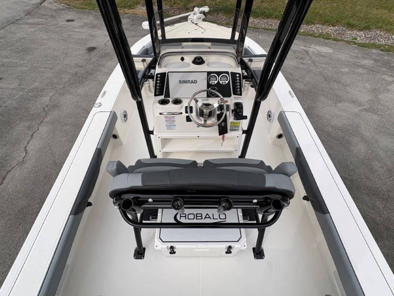 2025 Robalo 226 Cayman - 76