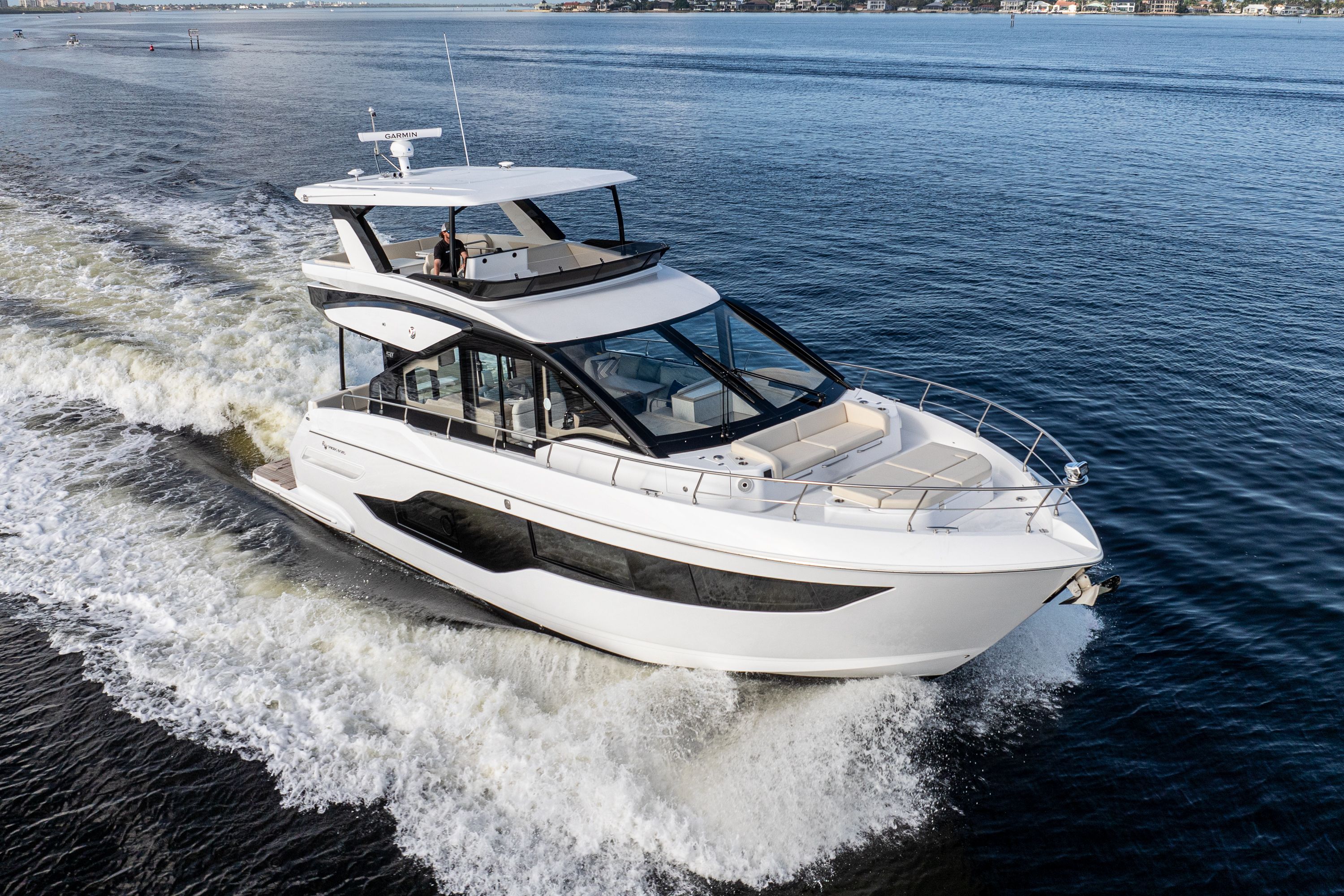 2026 Cruisers Yachts 50 Fly