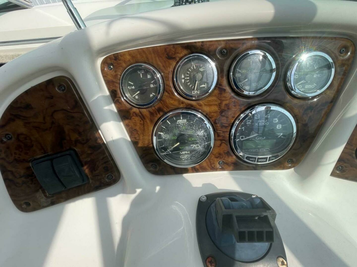 2004 Sea Ray 240 Sundancer - Image 5