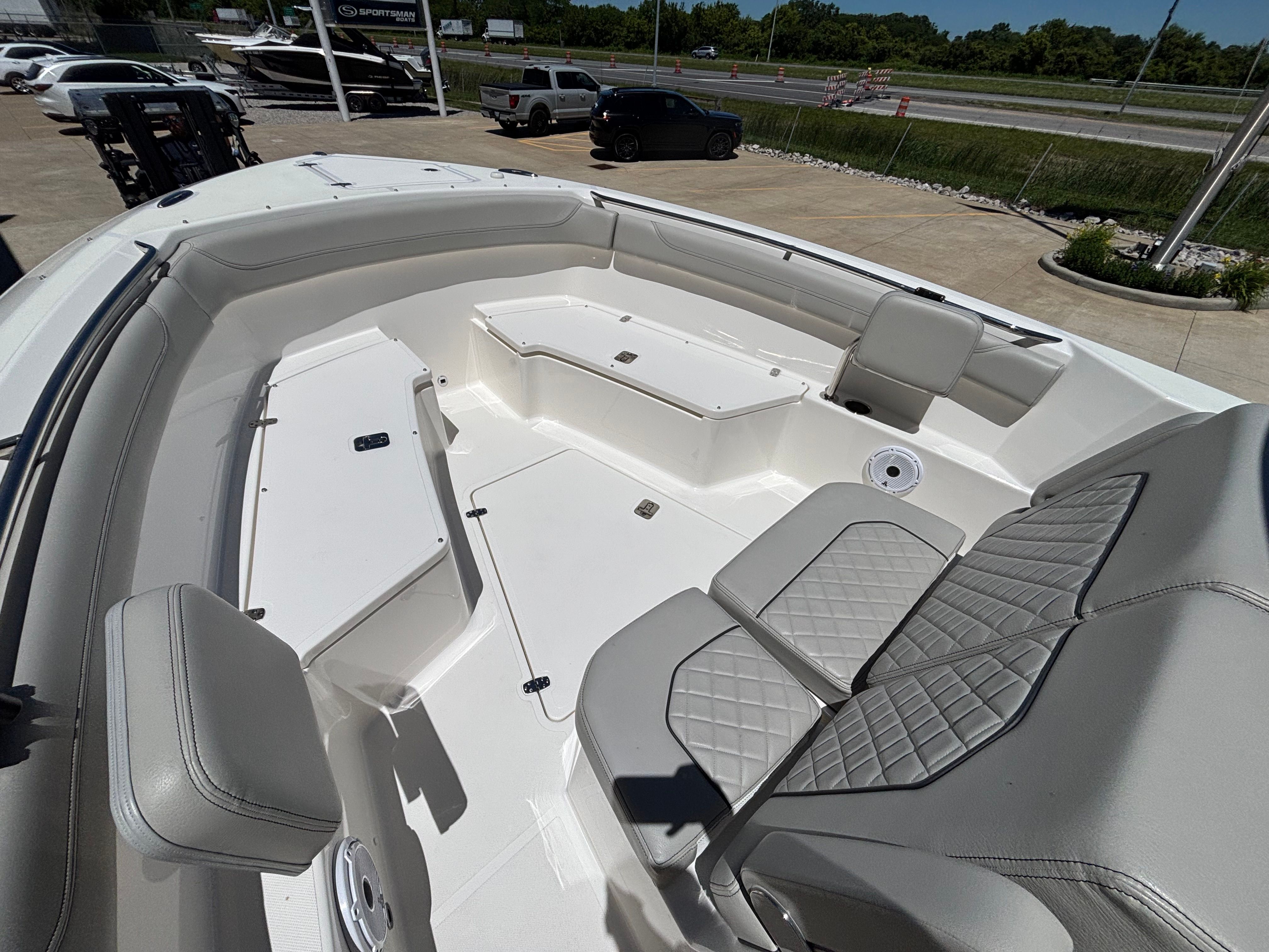 2022 PURSUIT 288 S - Image 12