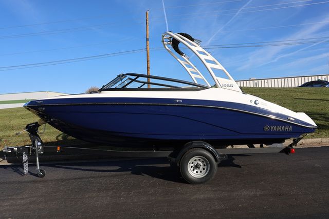 2026 Yamaha Boats 195 S BOTH COLOR AVAILABLE - 6
