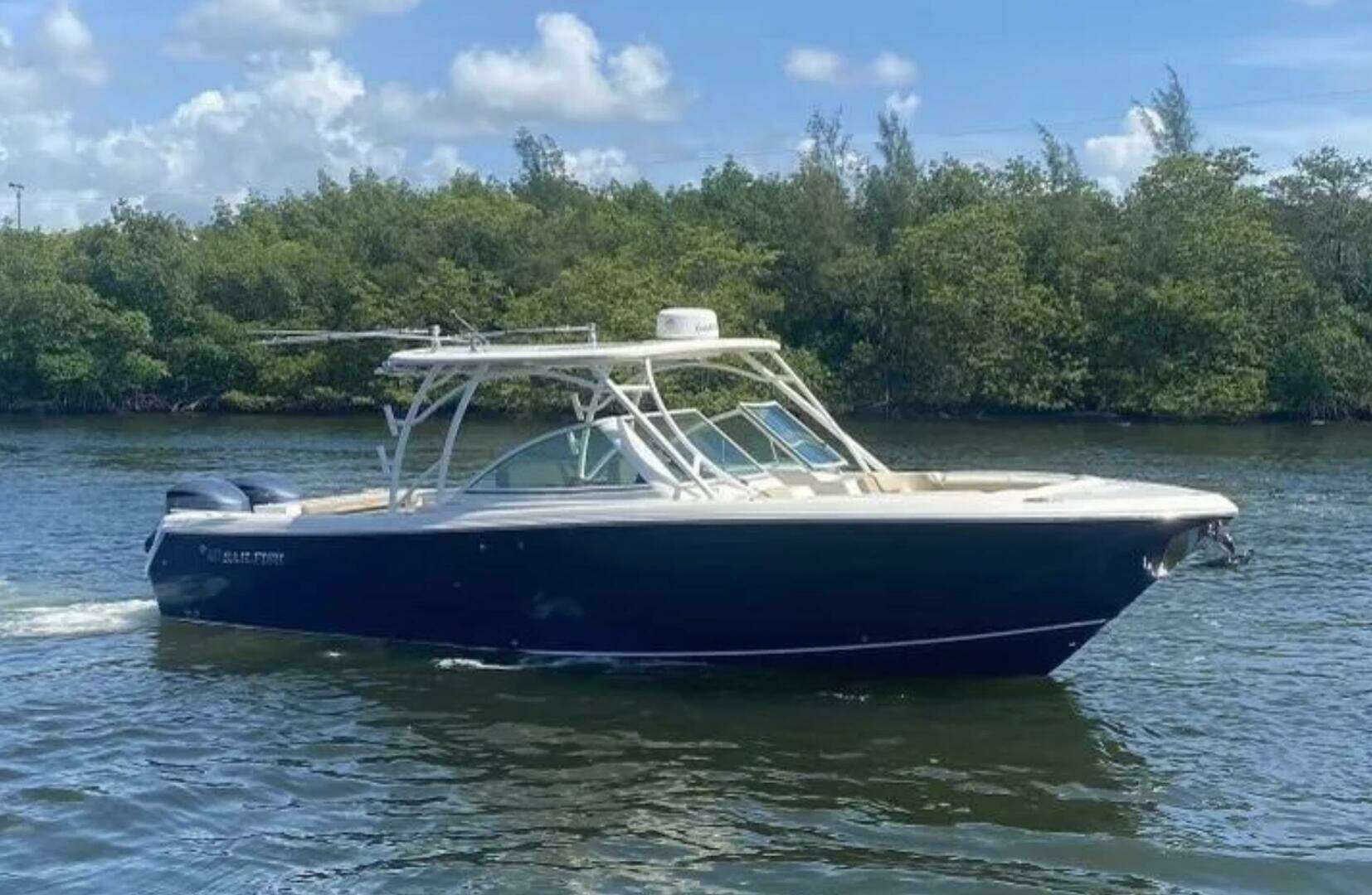 2018 Sailfish 325 DC - Image 2