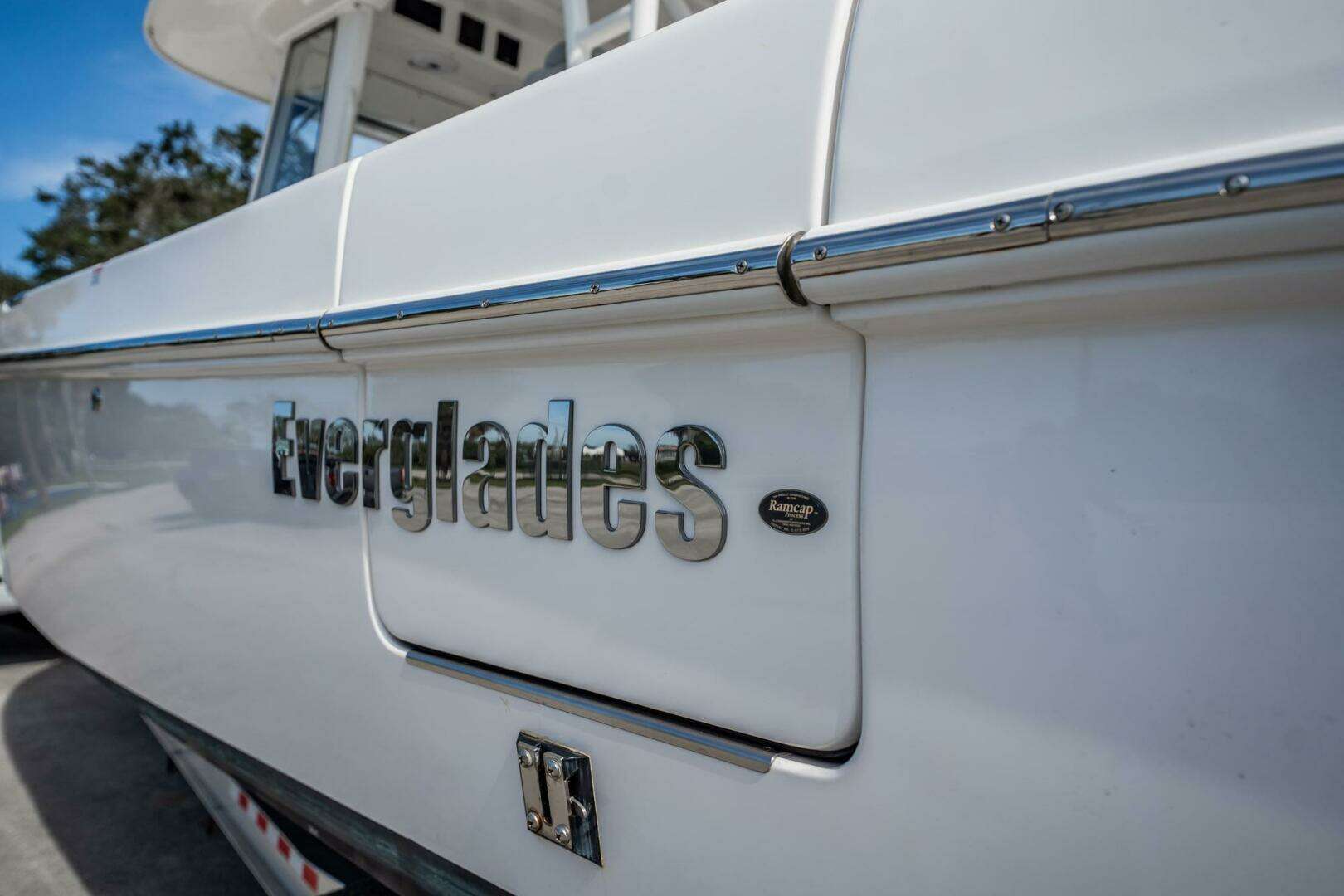 2021 Everglades 335 Center Console - Image 55