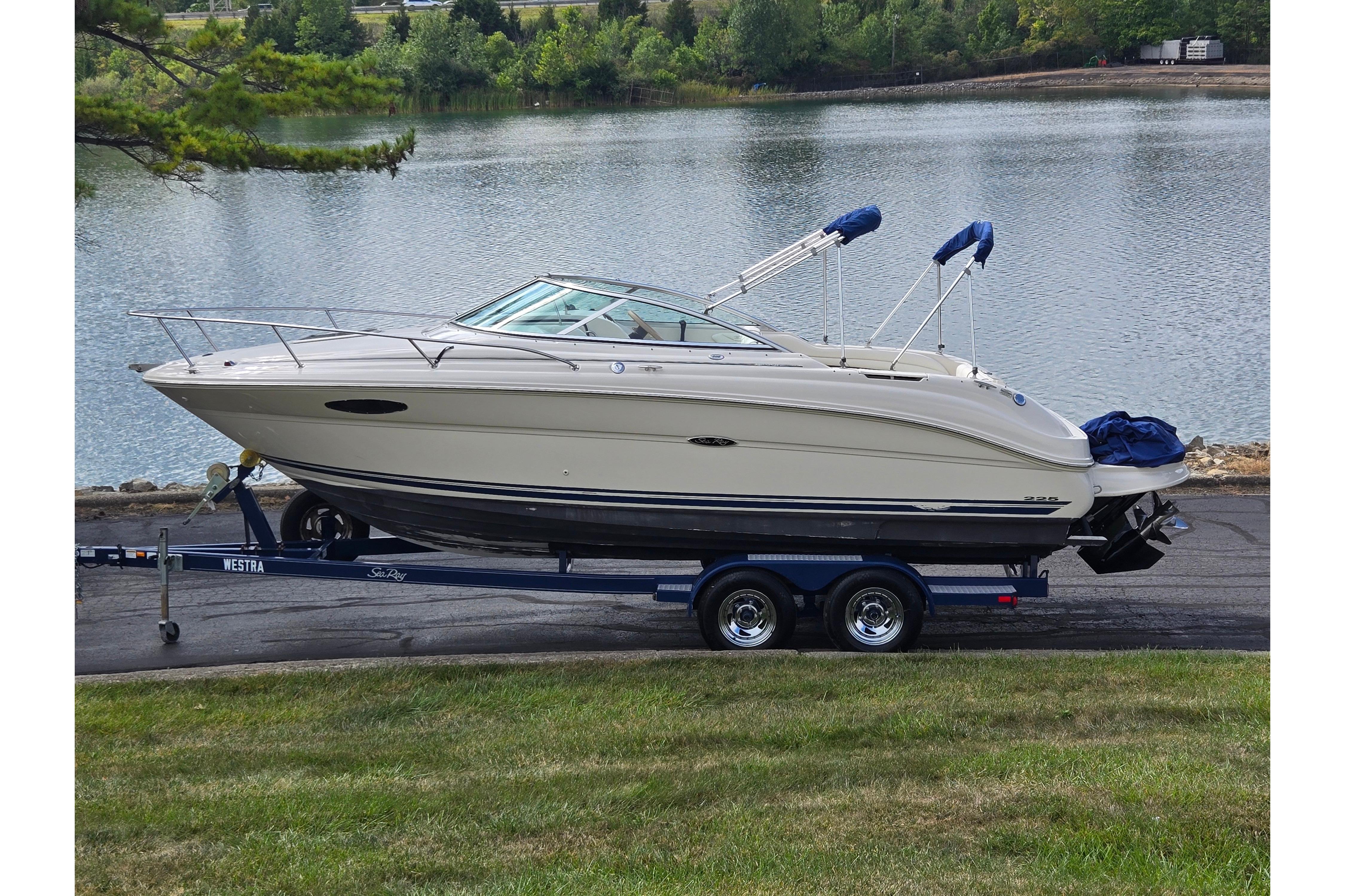 2002 Sea Ray 225 Weekender