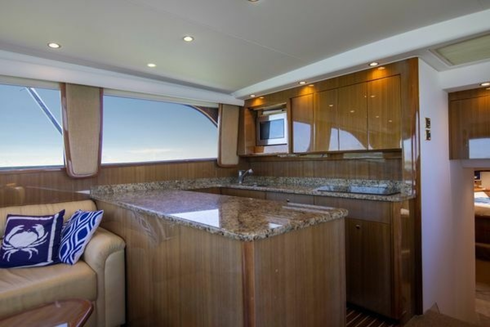 2007 Viking 52 Convertible - Image 15