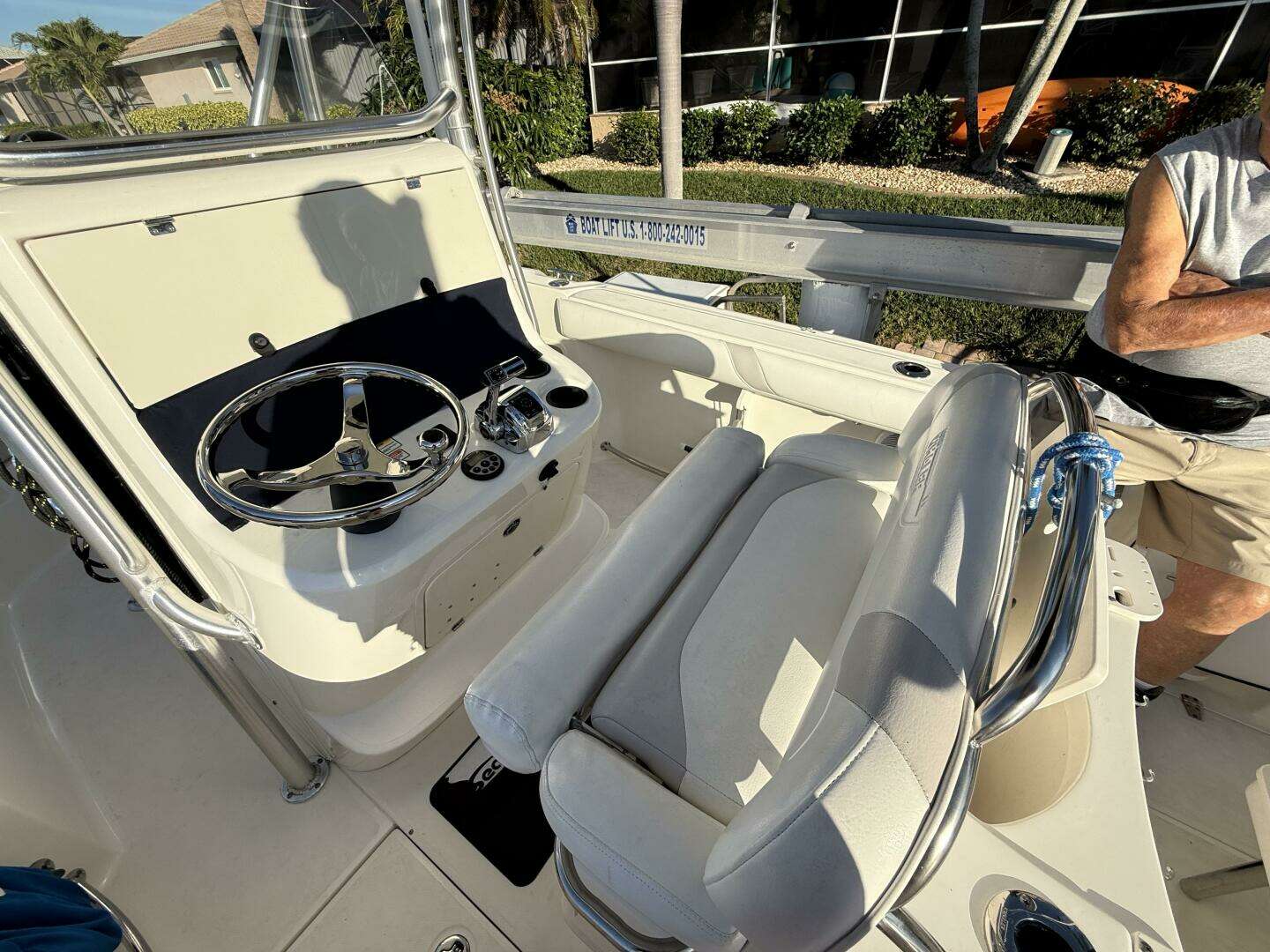 2006 Boston Whaler 240 Outrage - Image 7