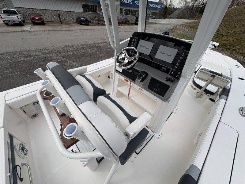 2026 Robalo 246 Cayman - 73