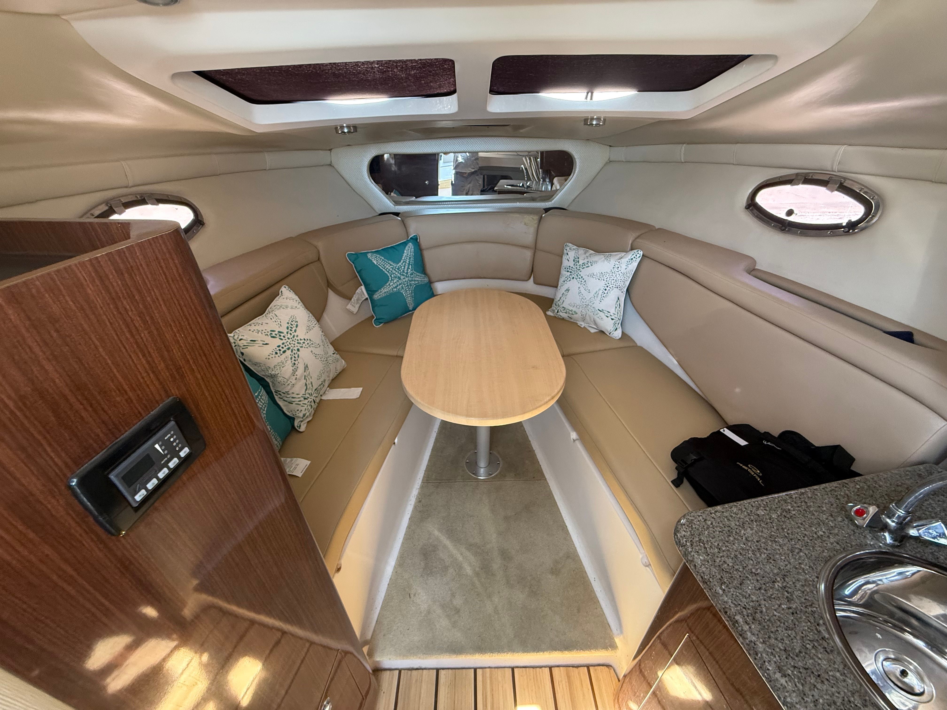 2015 REGAL 30 EXPRESS - Image 26