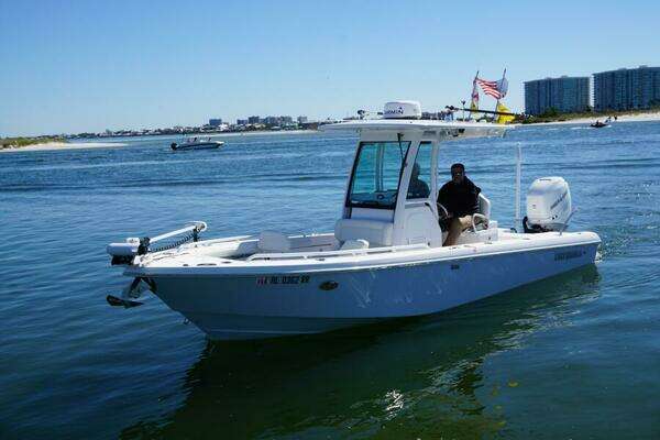2022 Everglades 253 Center Console