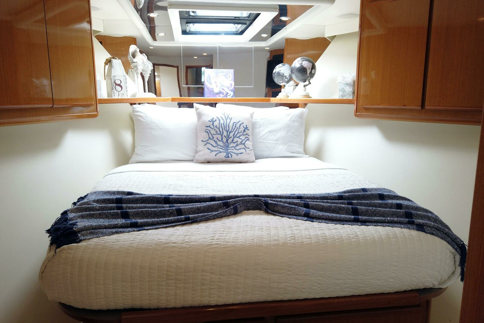 1999 Viking Motoryacht - Image 38