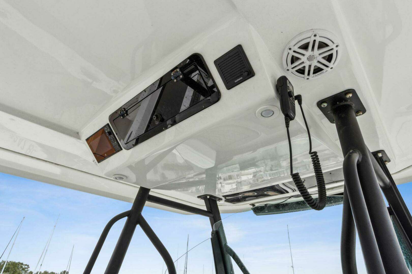 2023 Wellcraft 352 Fisherman Center Console - Image 17