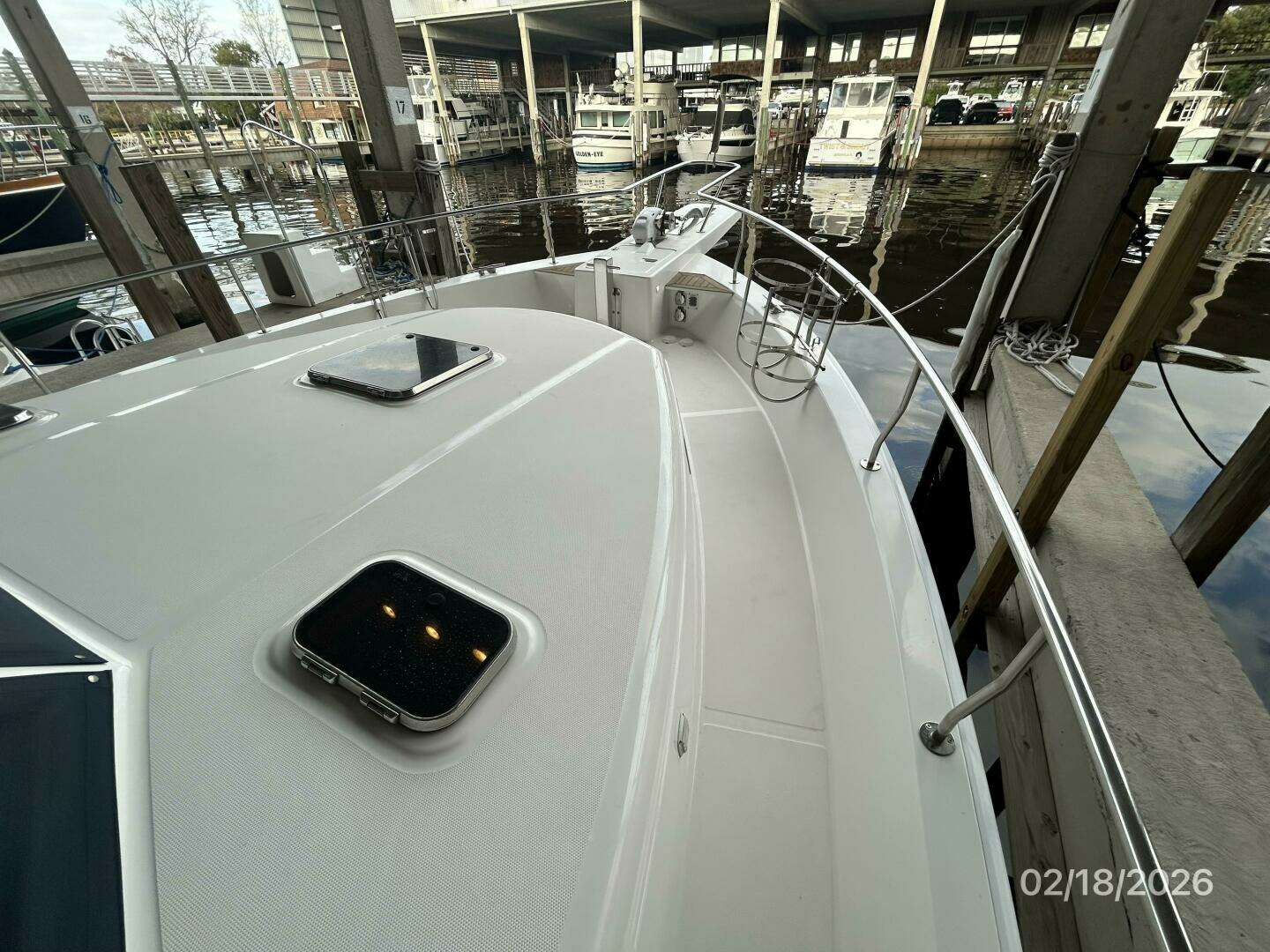 2004 Mainship 430 - Image 8