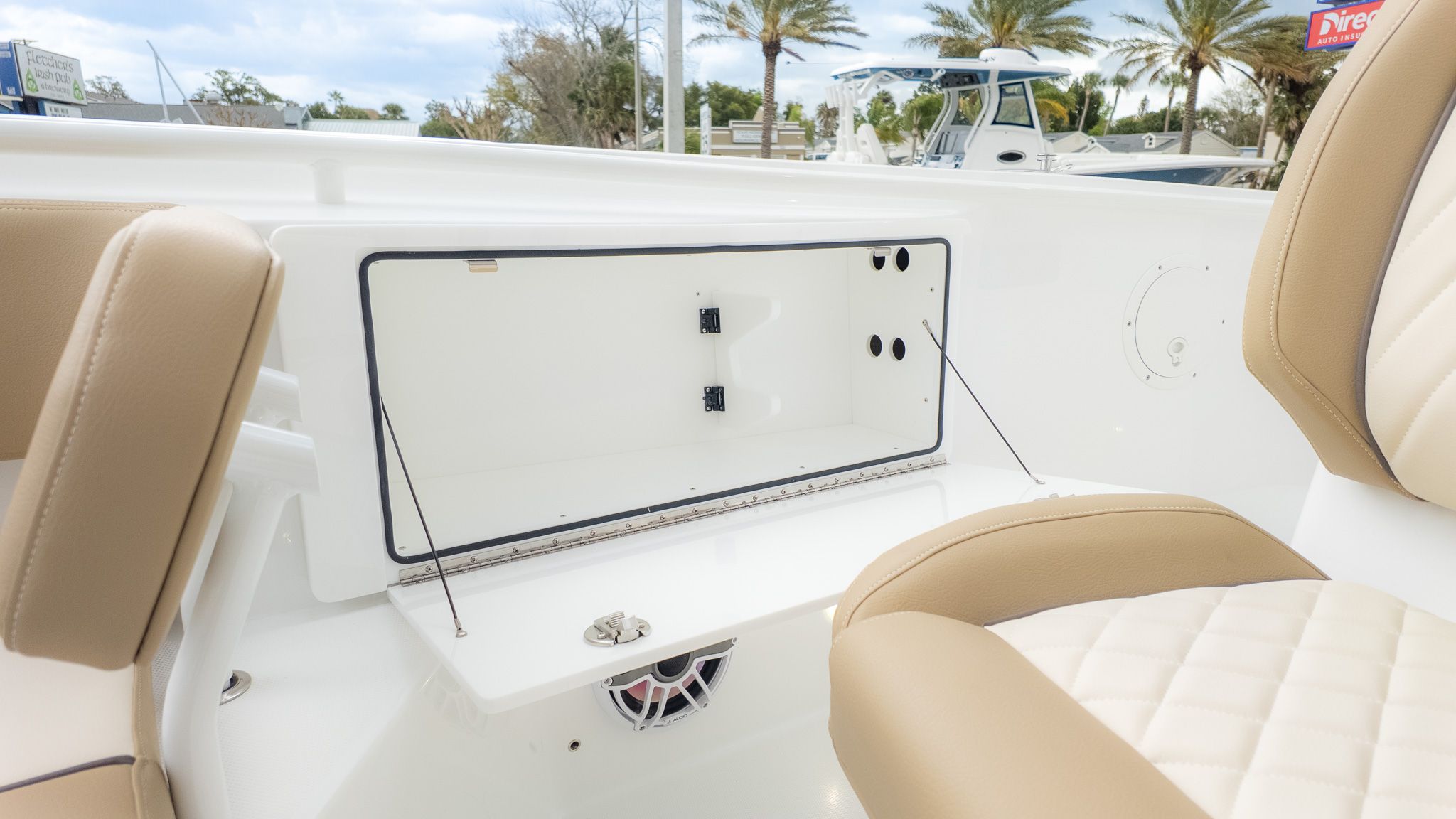 2026 Everglades 335 Center Console - 23