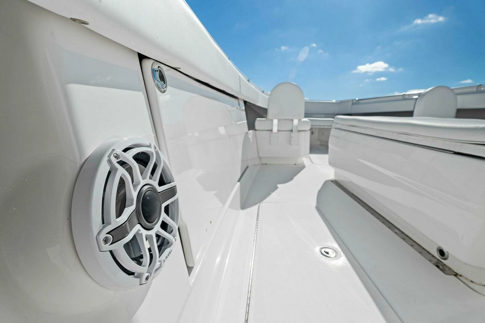 2019 Invincible 42 Open Fisherman - Image 17