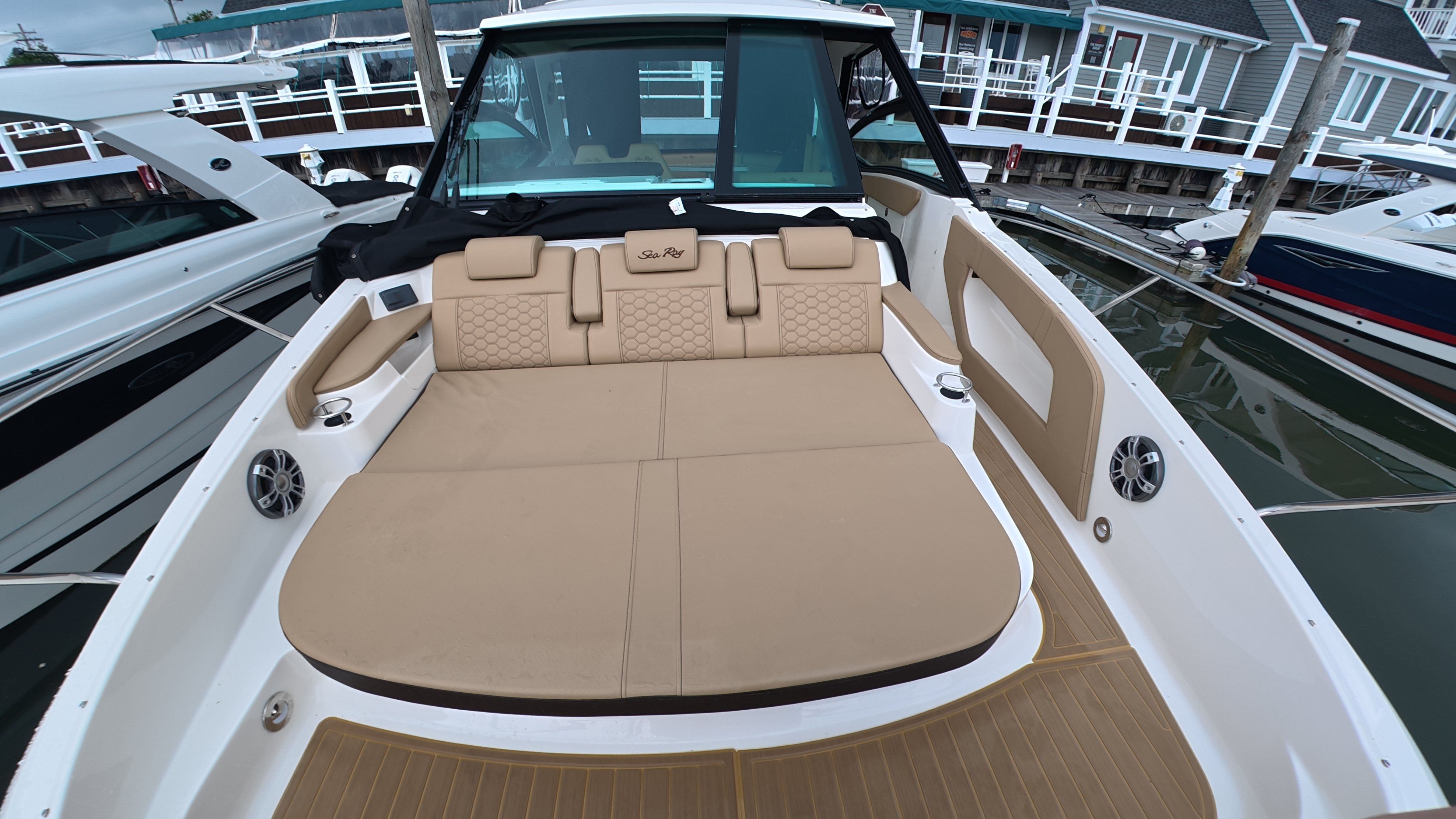 2025 Sea Ray Sundancer 320 Outboard - 25