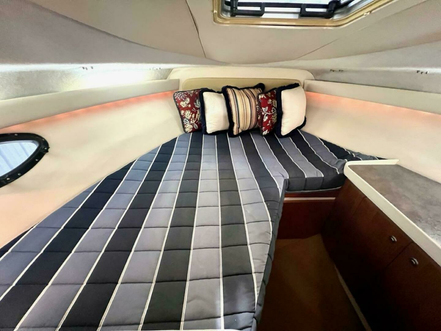 1988 Tiara Sport 310 Sport Cruiser - Image 5