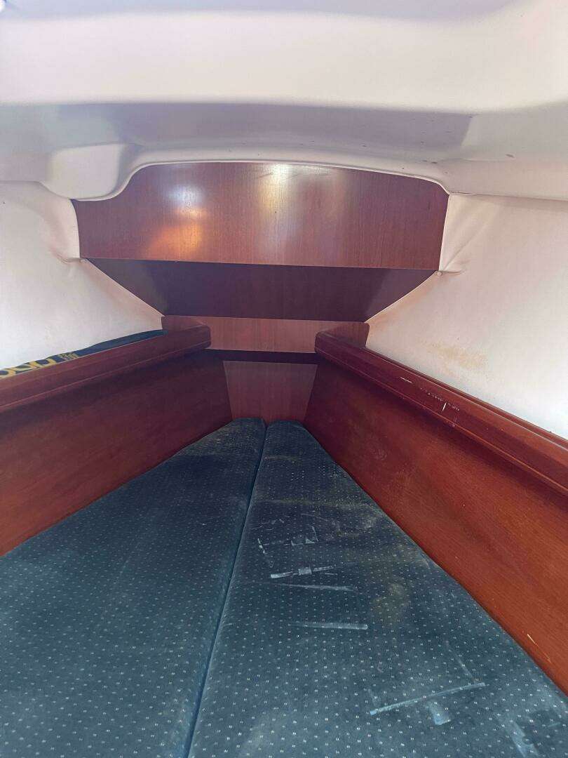 2000 Beneteau 311 - Image 15