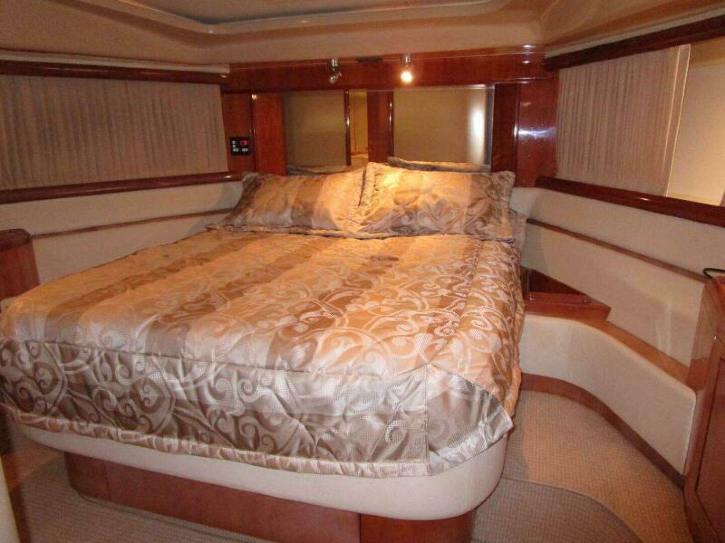 2003 Ferretti Yachts 590 Motor Yacht - Image 25