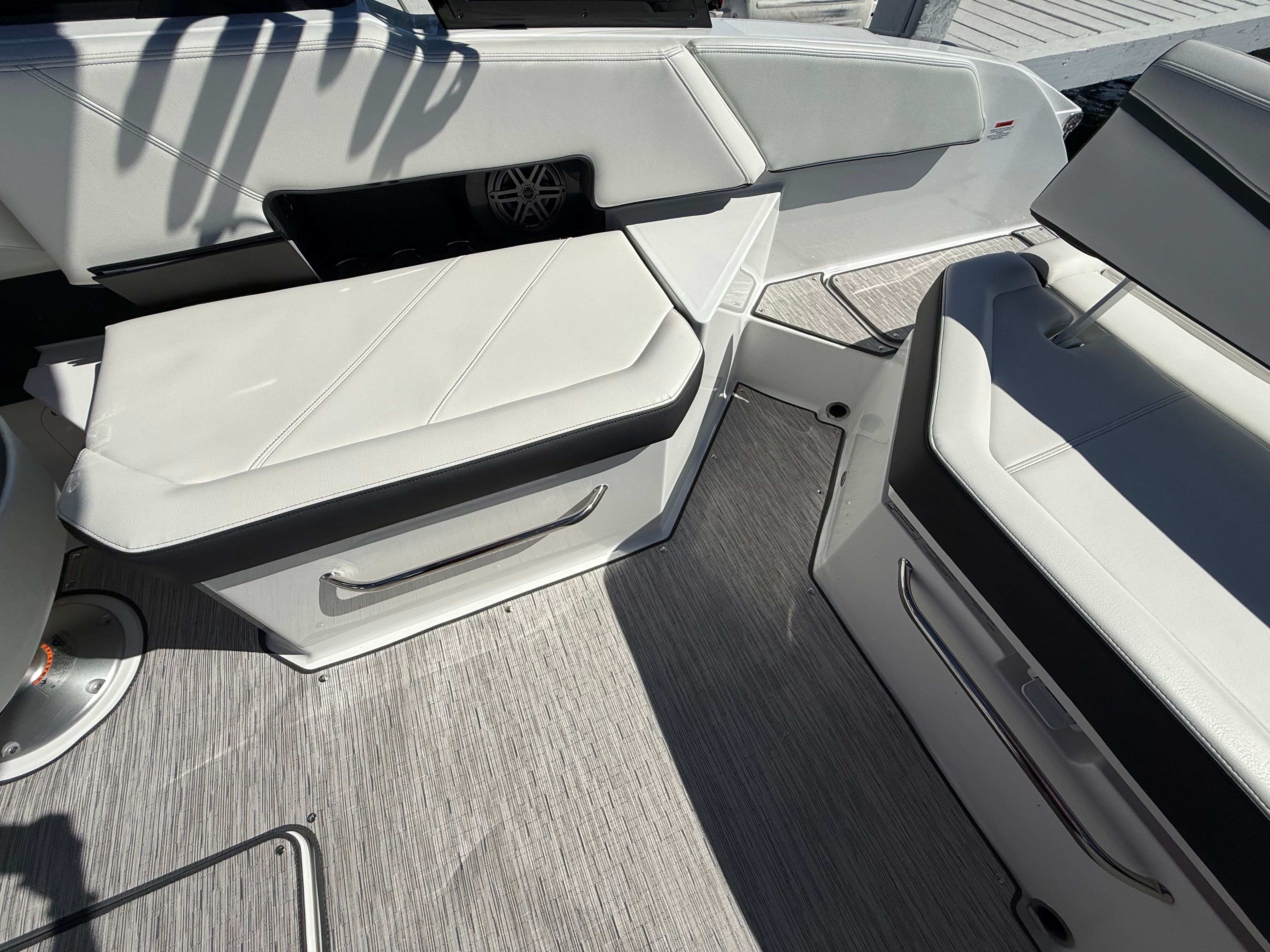 2026 Cobalt R6 Surf - 9