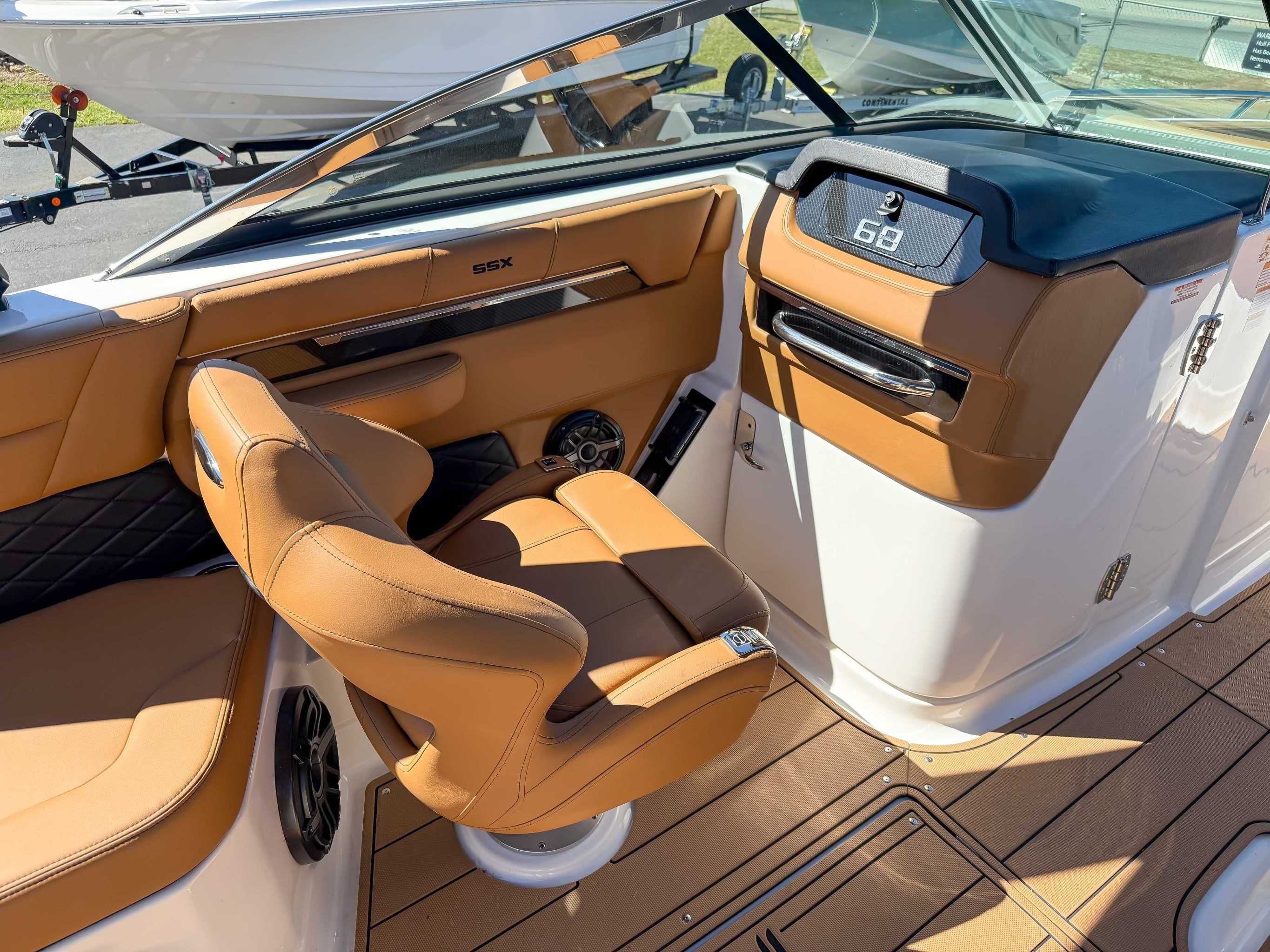 2025 Chaparral 267 SSX - 16