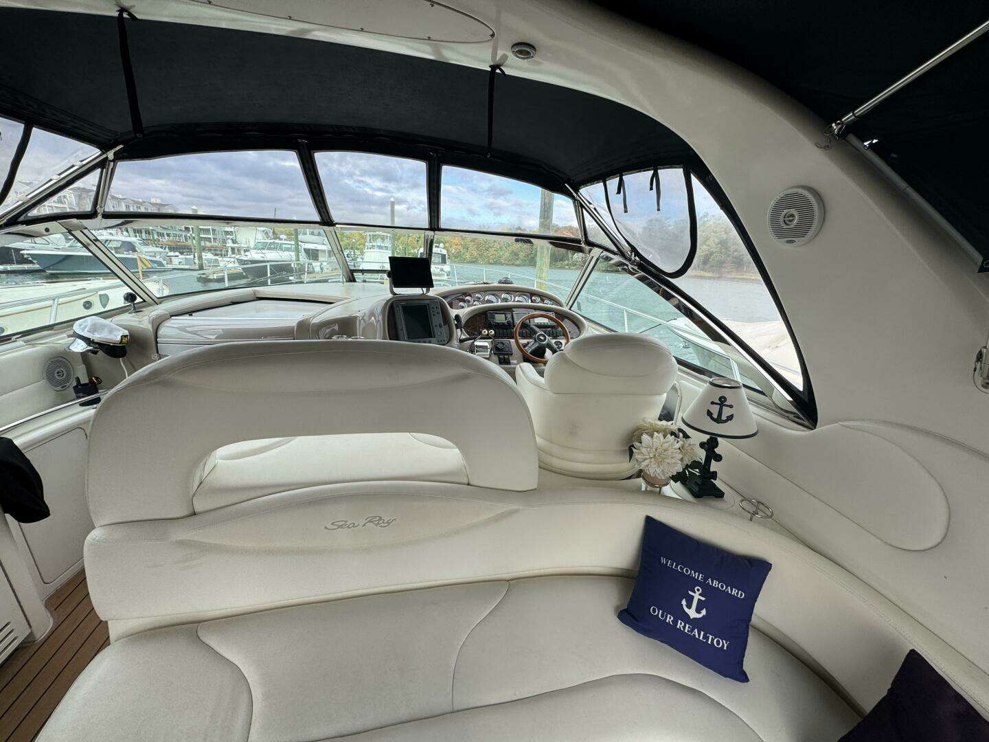 2001 Sea Ray 410 Sundancer - Image 4