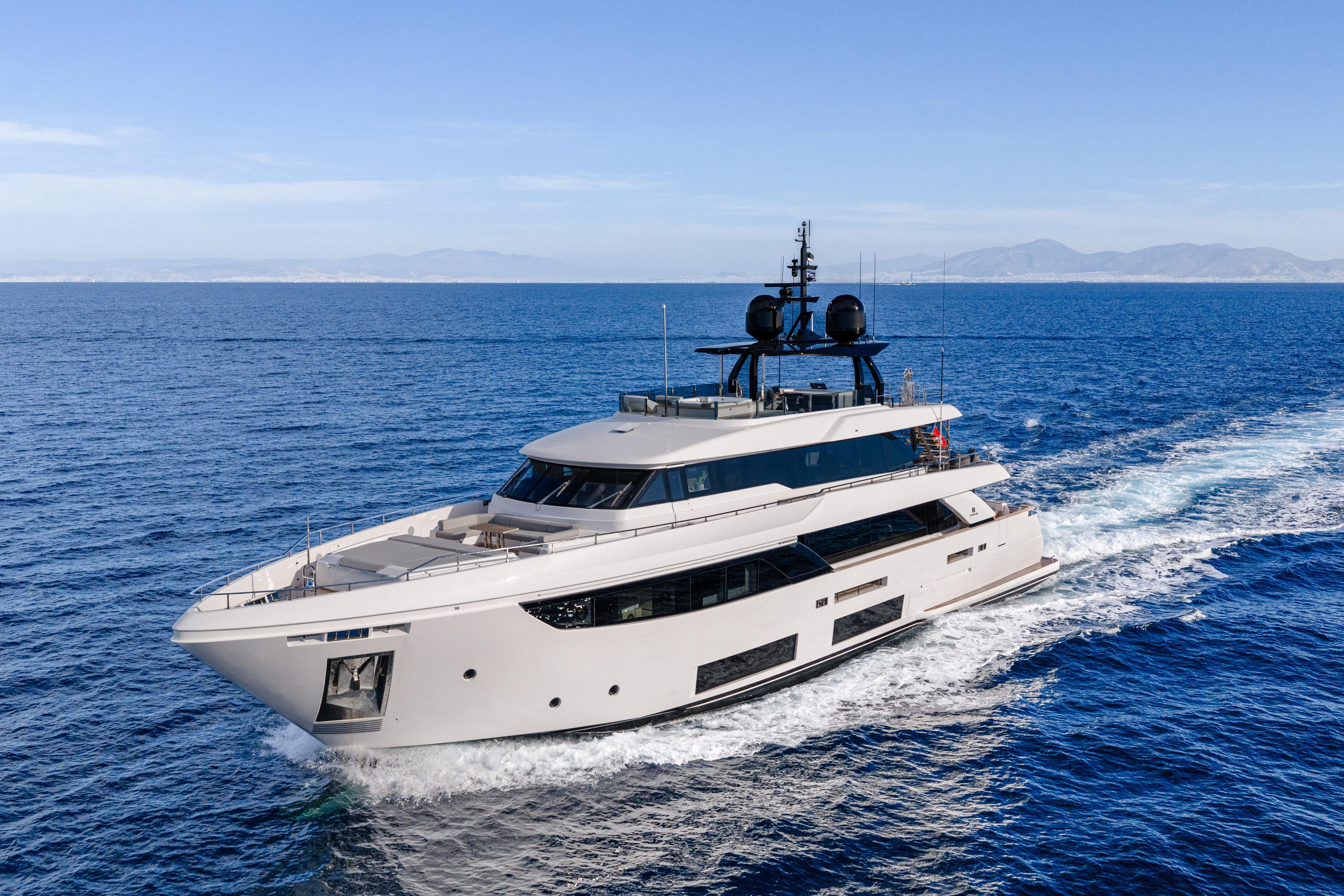 2020 Custom Line Navetta 33