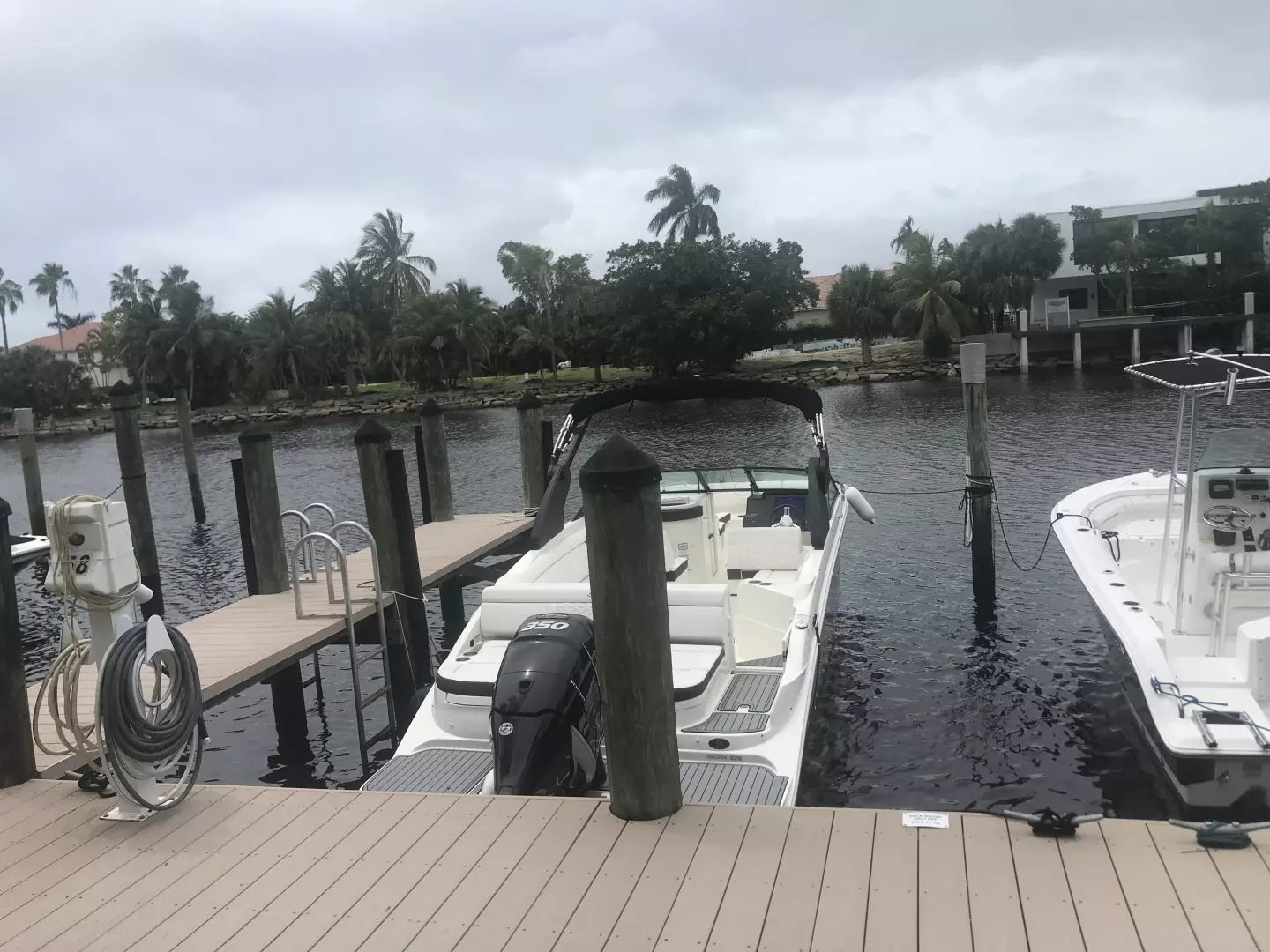 2019 Sea Ray SDX 270 Outboard - Image 3