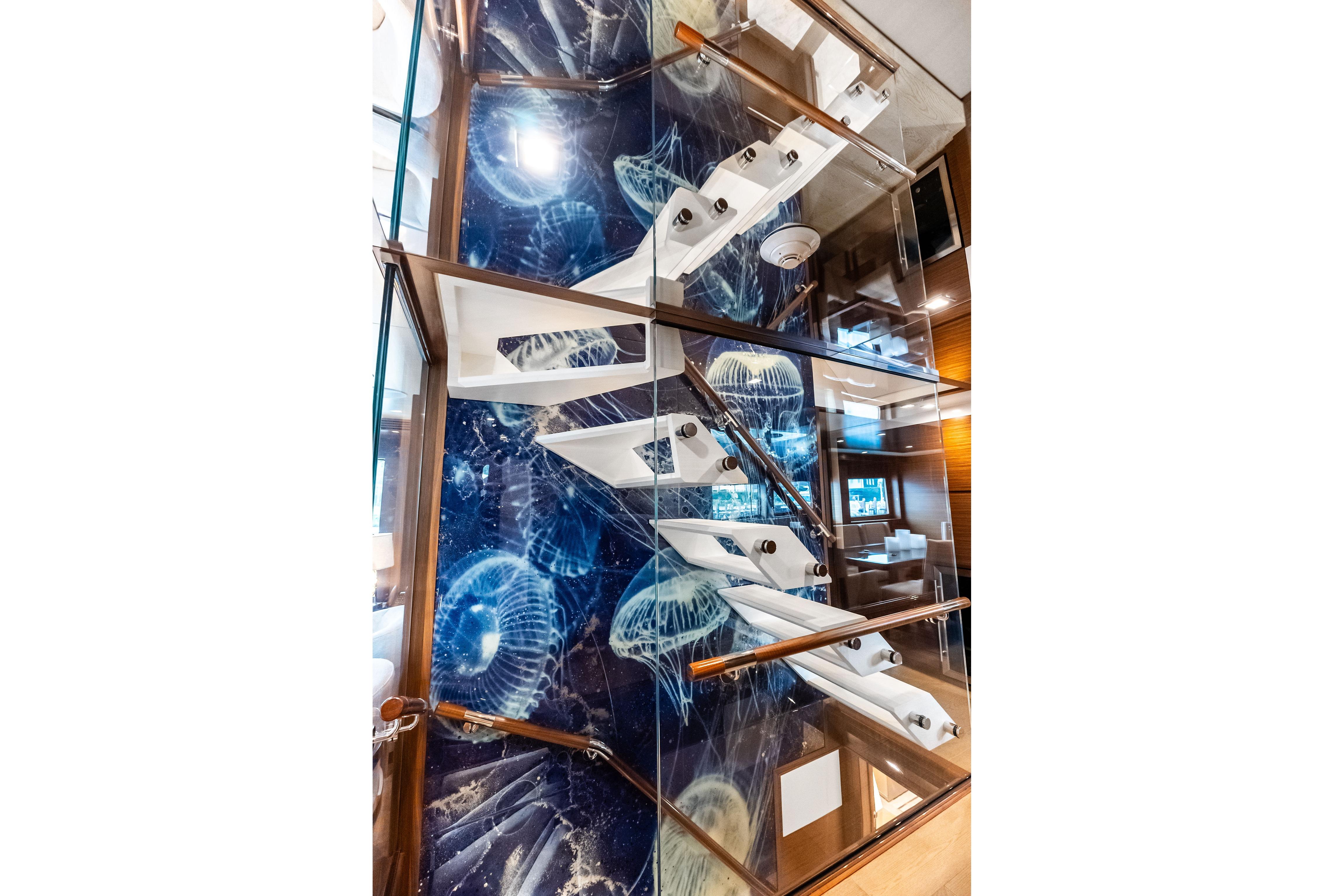 Stairway with mirrored overhead